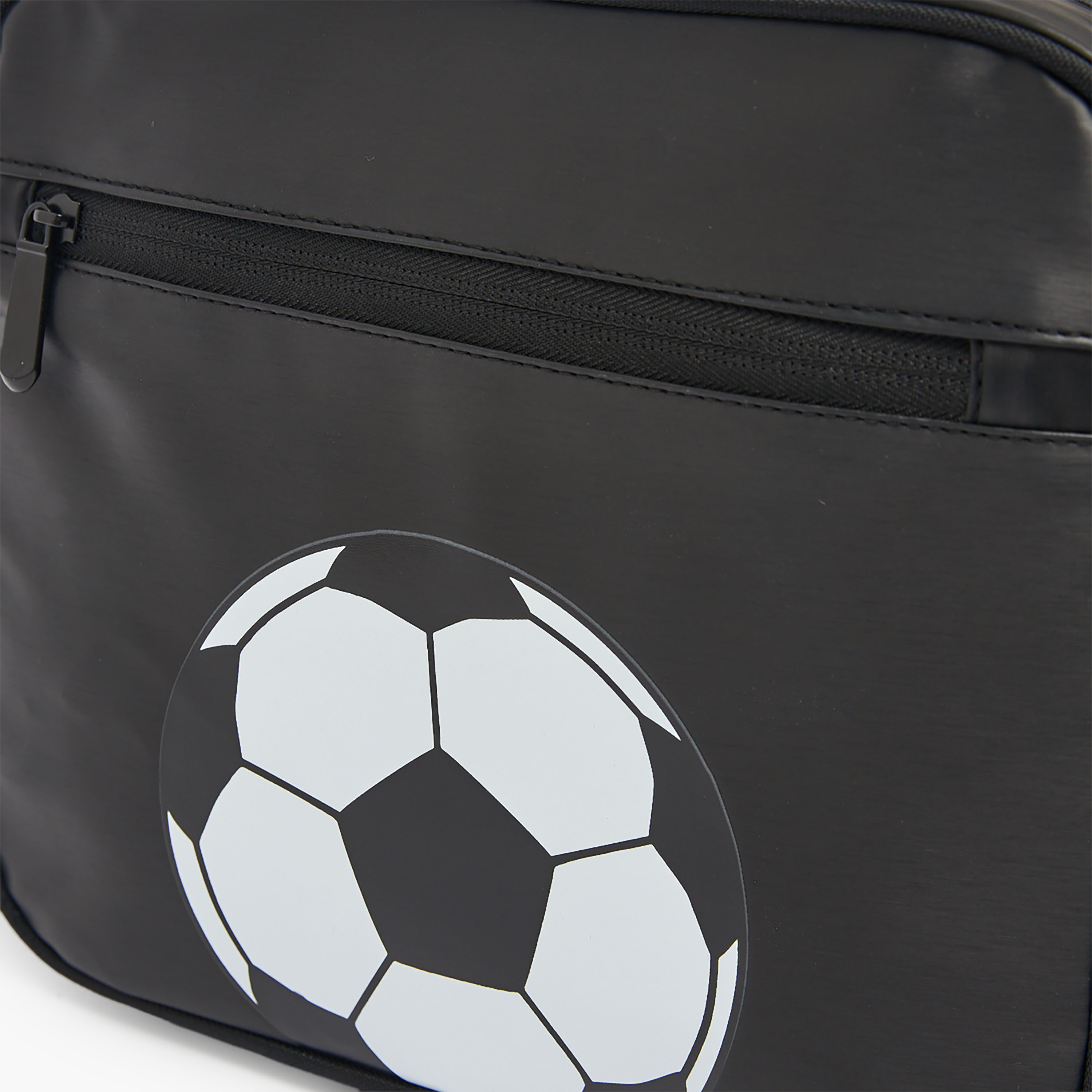 شنطة غداء معزولة بطبعات كرة قدم للأولاد بعمر 8-12 سنة من جونيورز-school-lunchessentials-lunchbags-image-5