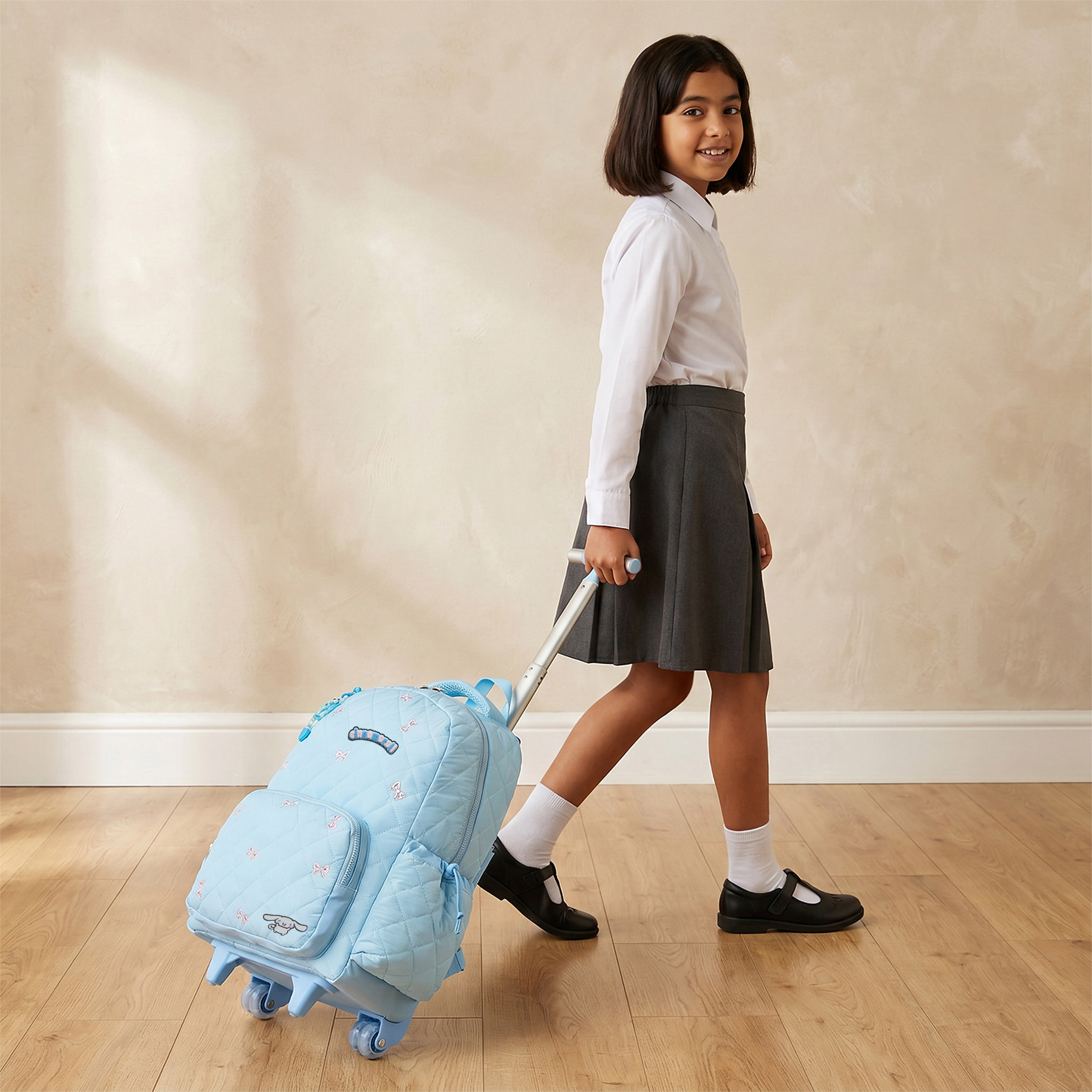 شنطة ترولي بزينة سينامورول للبنات 8-13 سنوات بمقبض قابل للسحب من سانريو - 18 بوصة-school-bagsandbackpacks-trolleybags-image-3