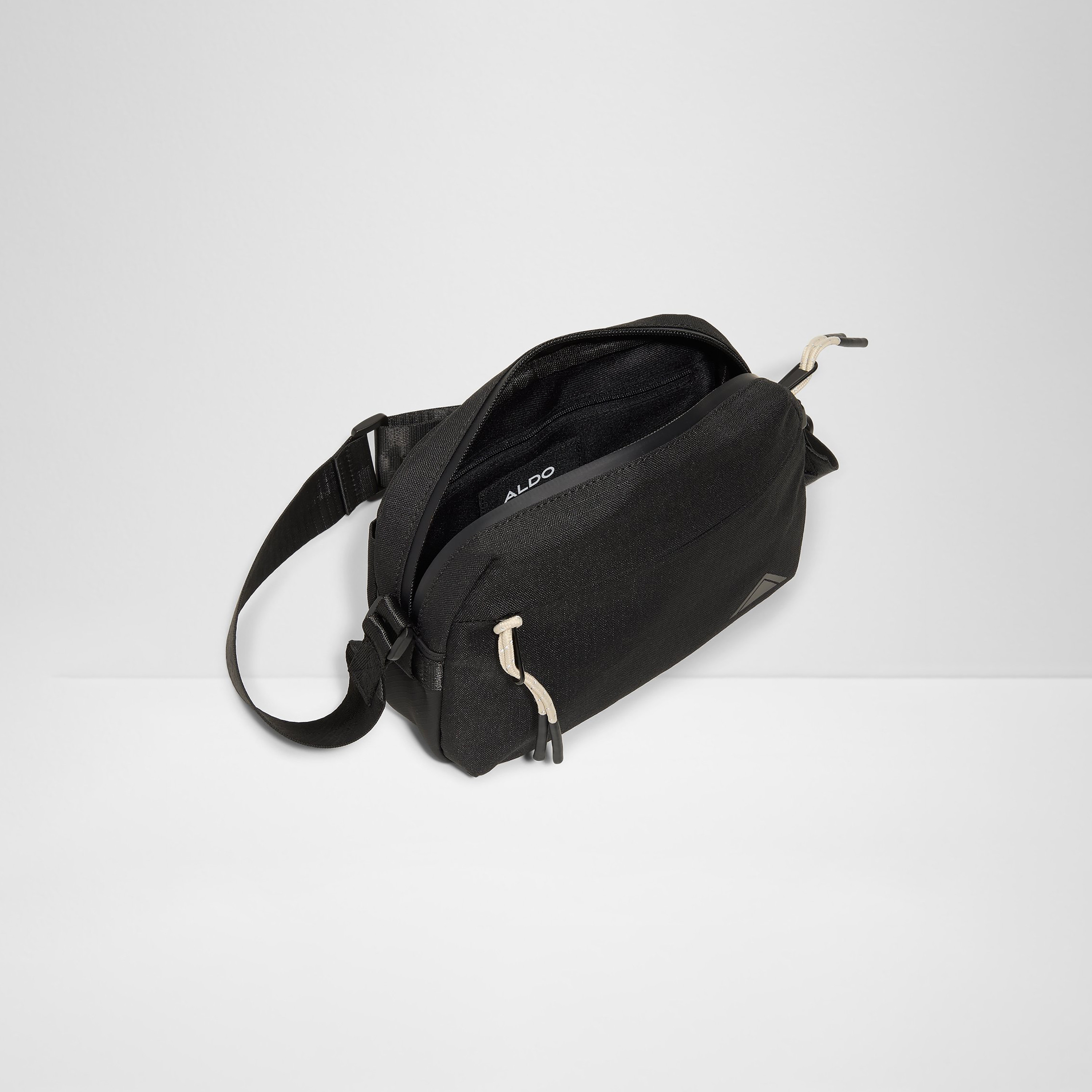 حقيبة كروسبودي سادة من ألدو ميريمبا مزودة بسحاب إغلاق وحزام قابل للتعديل-men-bags-image-2