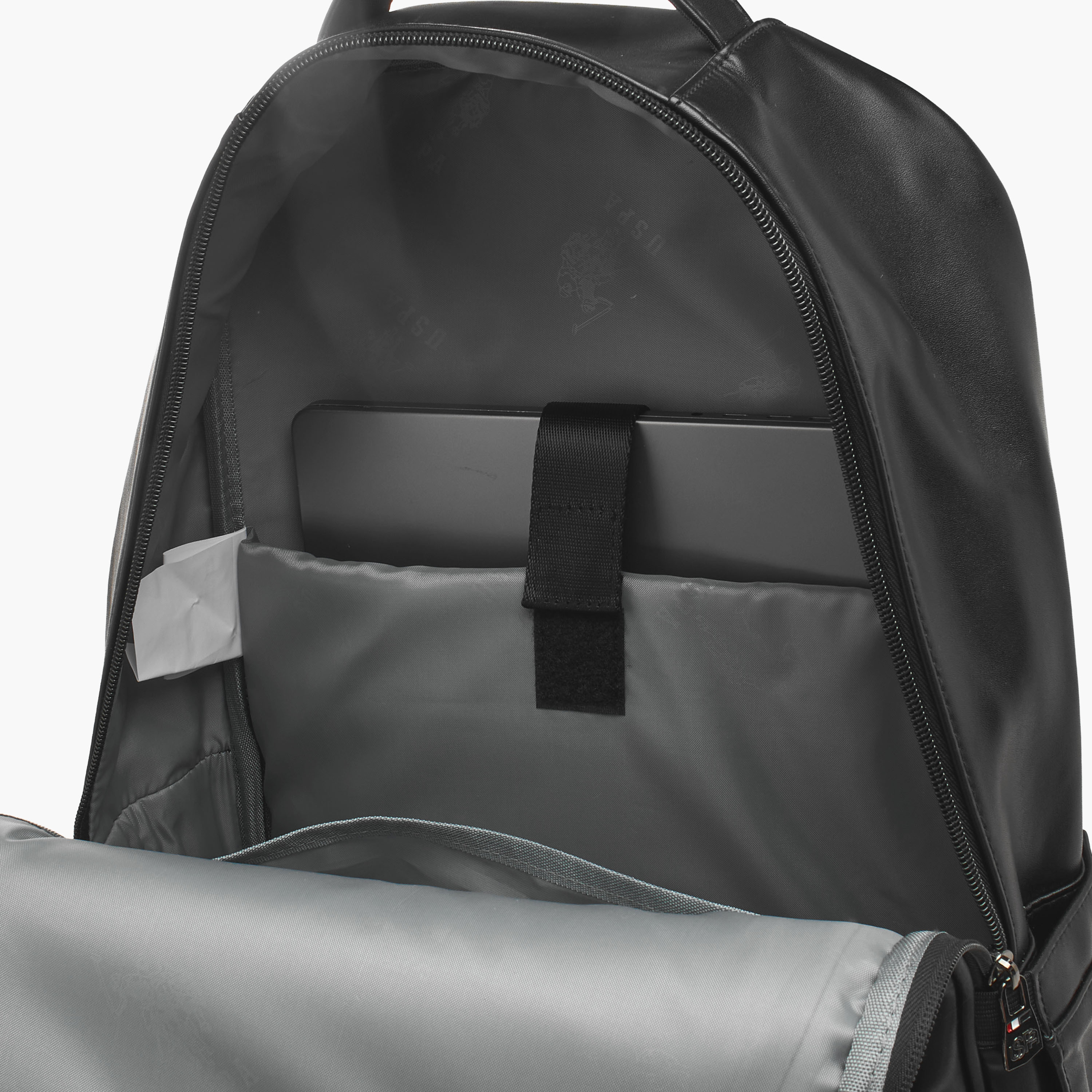شنطة ظهر بطبعات شعار وحمّالات كتف مبطنة من يو إس بولو أسن-women-bagsandwallets-backpacks-image-4