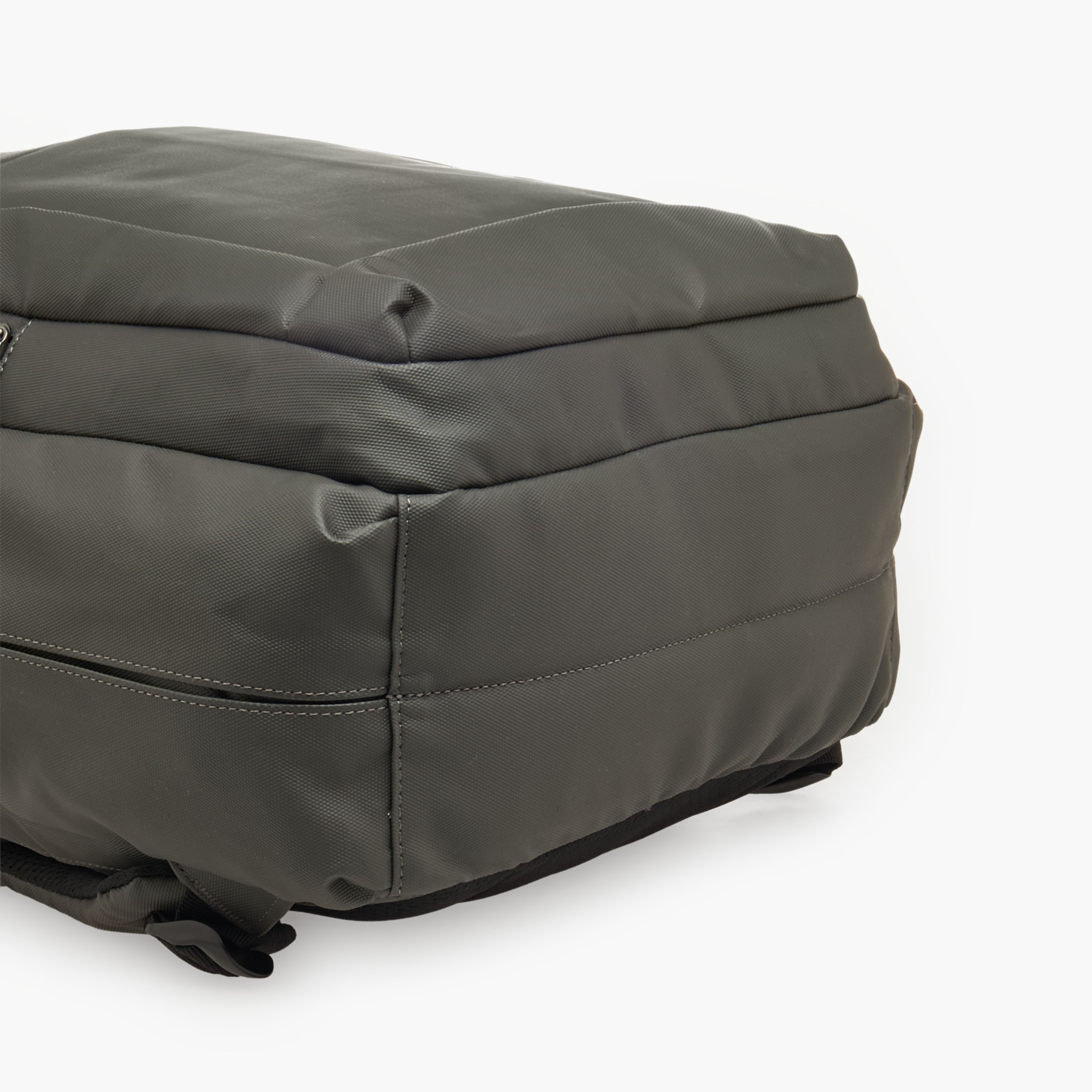 شنطة ظهر بشعار وحمّالات كتف مبطنة من يو إس بولو أسن - 18 × 22 × 21 سم-women-bagsandwallets-backpacks-image-7