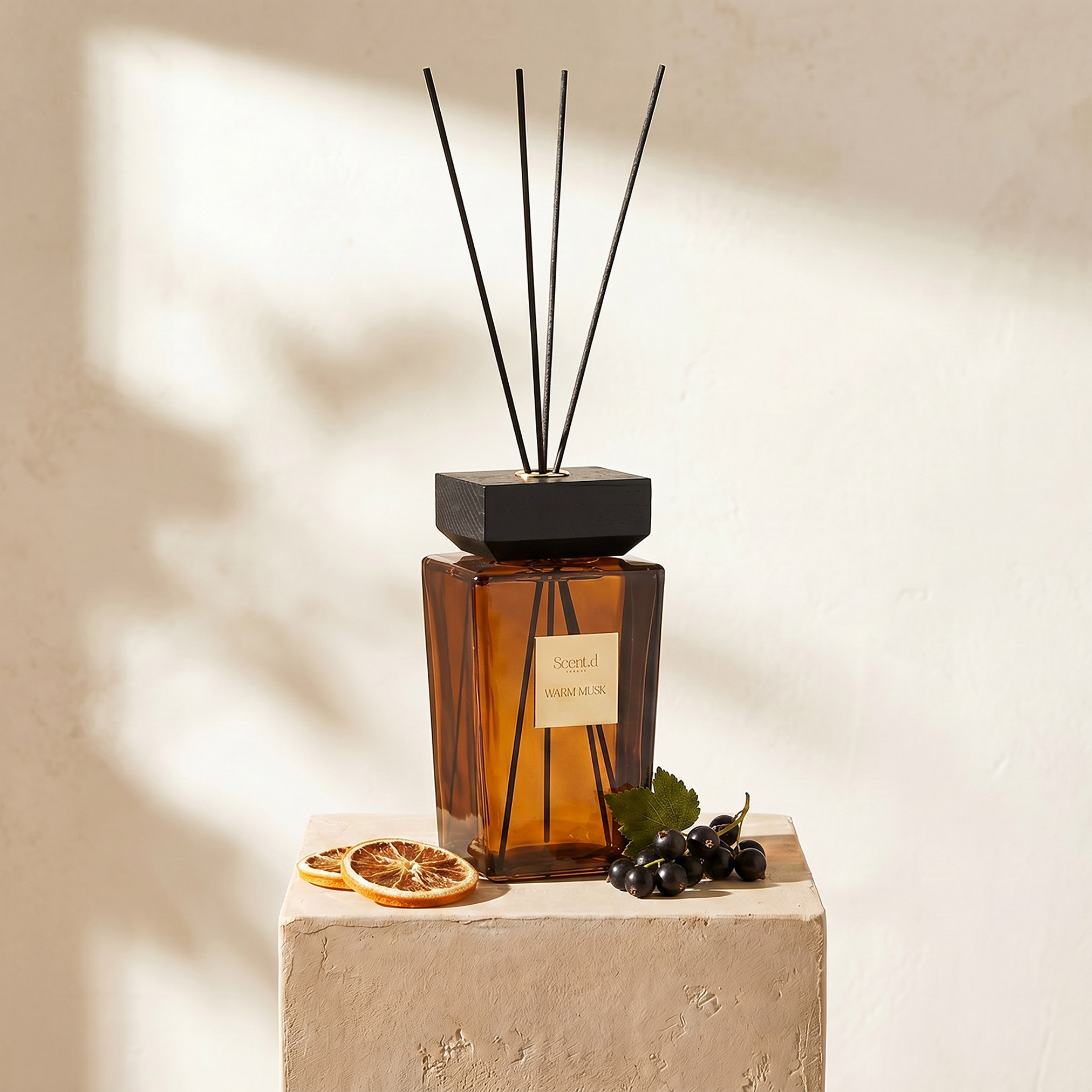 موزع عطور بالأعواد ميزون وورم مسك من سينت.دي لندن - 1 لتر-household-homefragrance-reeddiffusers-image-2