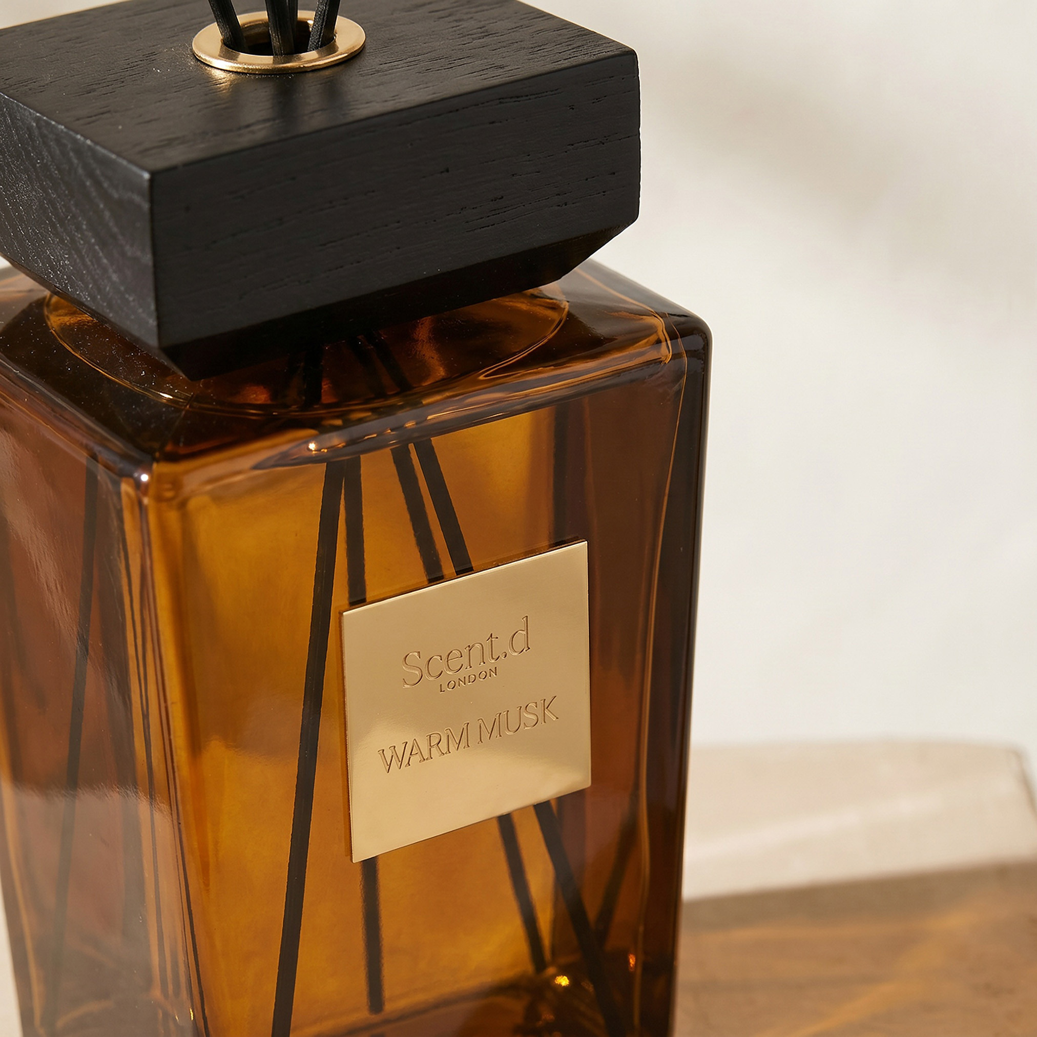 موزع عطور بالأعواد ميزون وورم مسك من سينت.دي لندن - 1 لتر-household-homefragrance-reeddiffusers-image-5