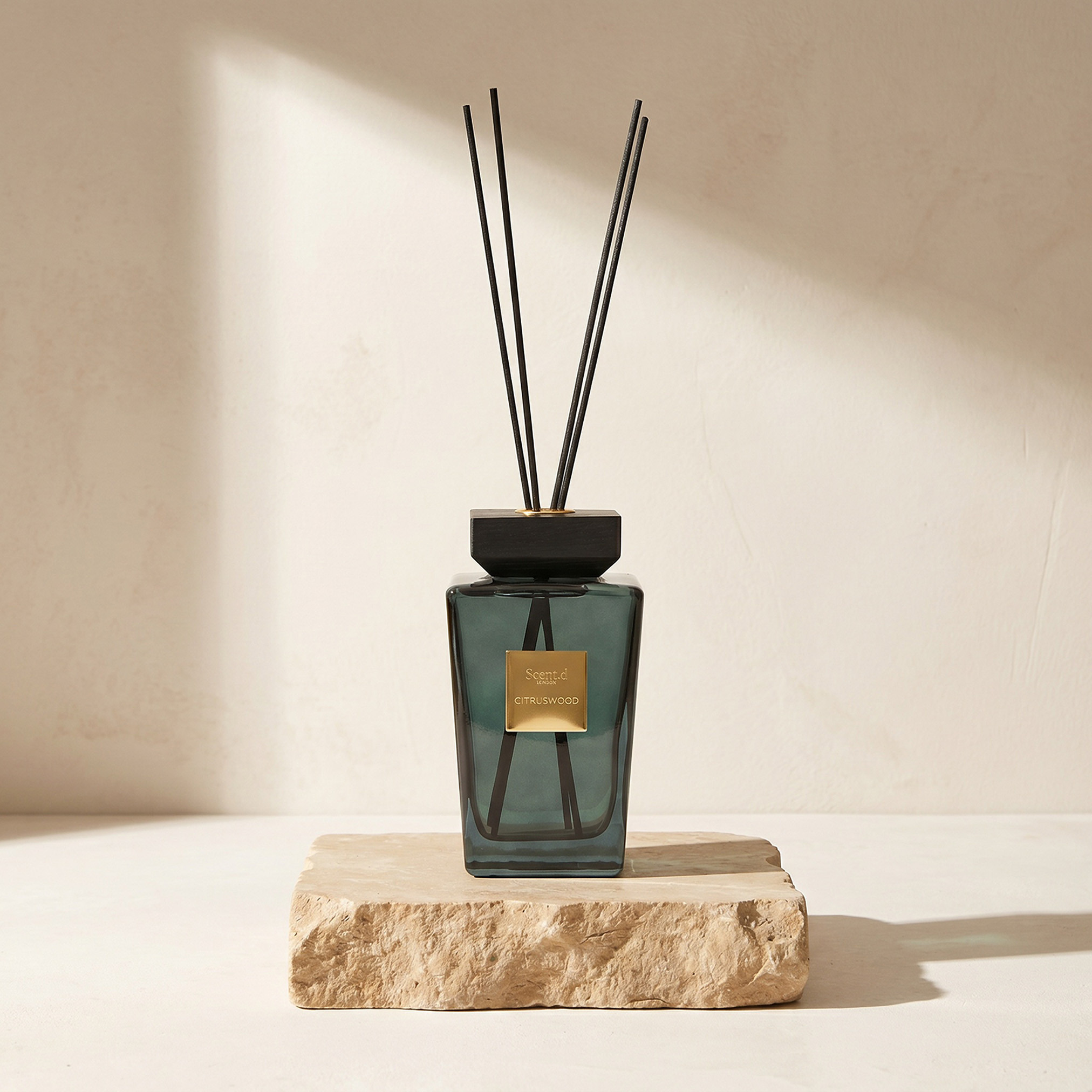 موزع أعواد معطر سينت.دي لندن ميزون برائحة خشب الحمضيات - 500 مل-household-homefragrance-reeddiffusers-image-1