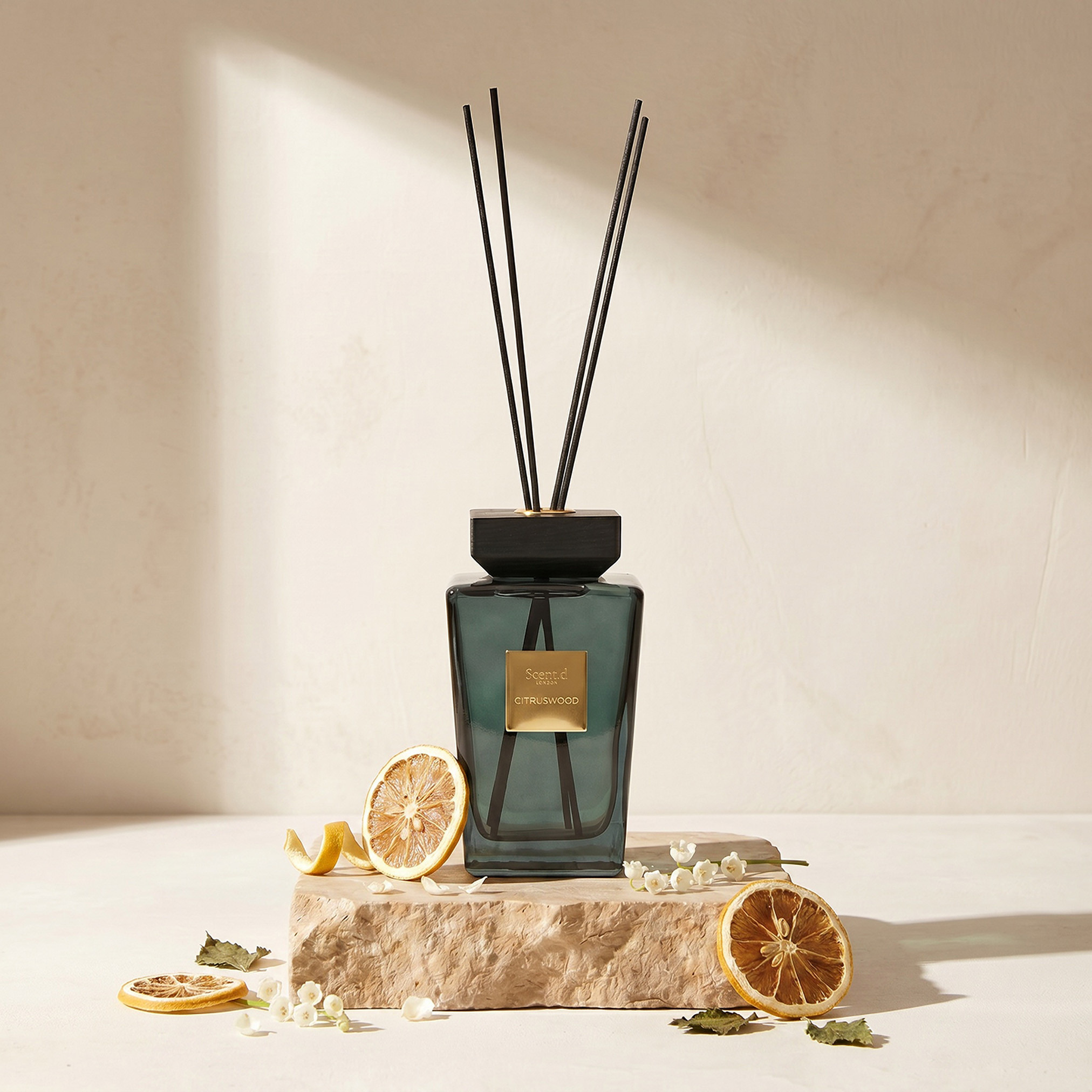 موزع أعواد معطر سينت.دي لندن ميزون برائحة خشب الحمضيات - 500 مل-household-homefragrance-reeddiffusers-image-2