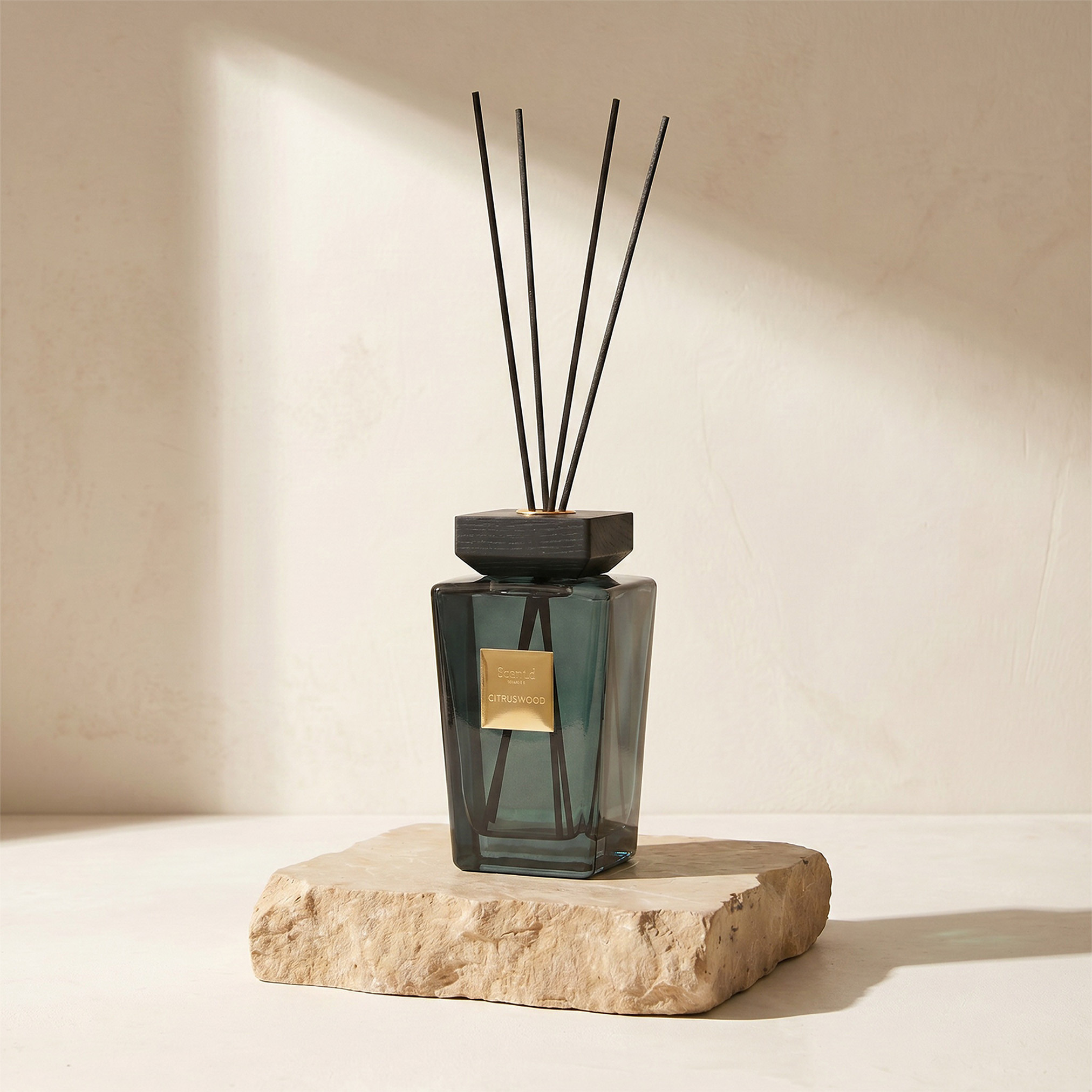 موزع أعواد معطر سينت.دي لندن ميزون برائحة خشب الحمضيات - 500 مل-household-homefragrance-reeddiffusers-image-3