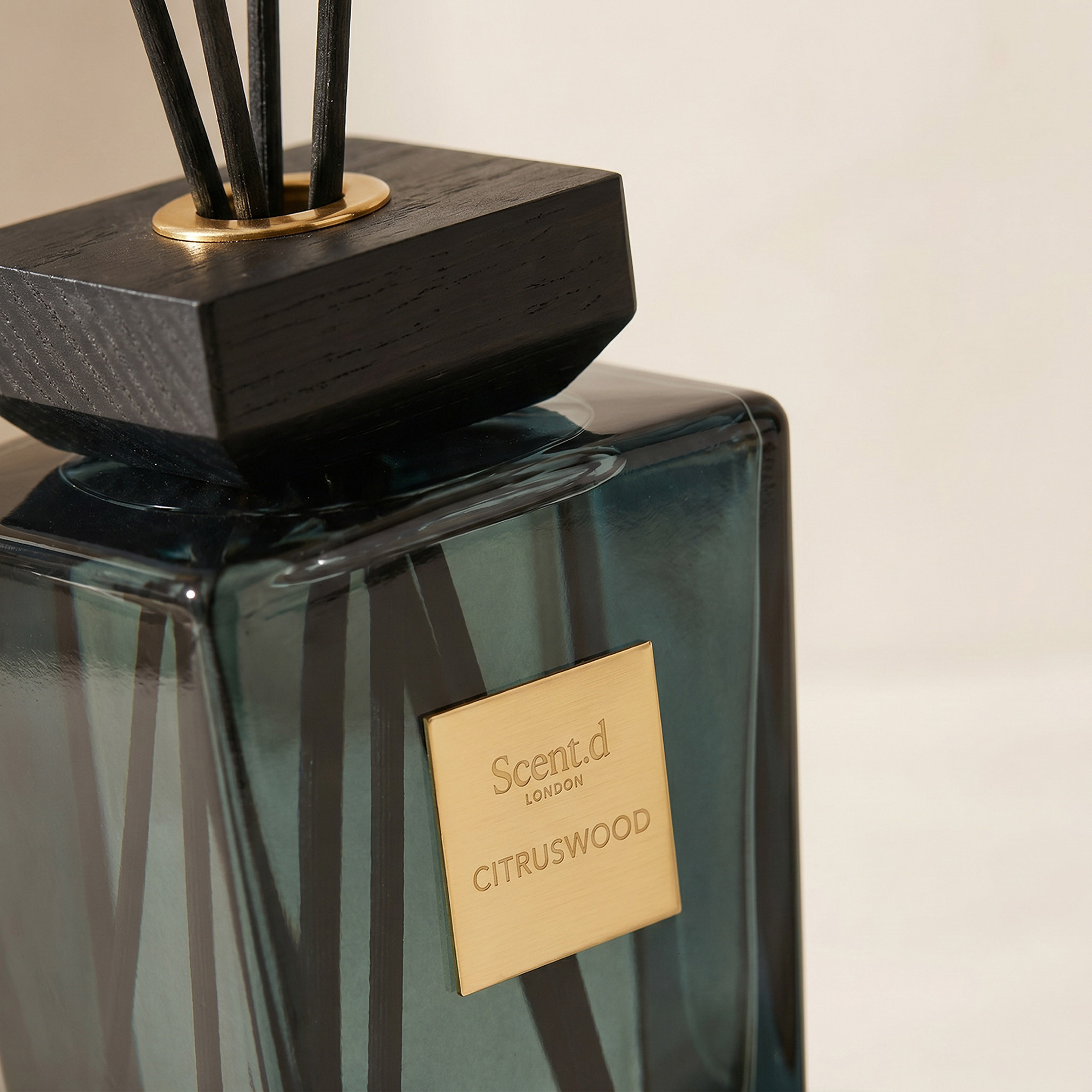 موزع أعواد معطر سينت.دي لندن ميزون برائحة خشب الحمضيات - 500 مل-household-homefragrance-reeddiffusers-image-5