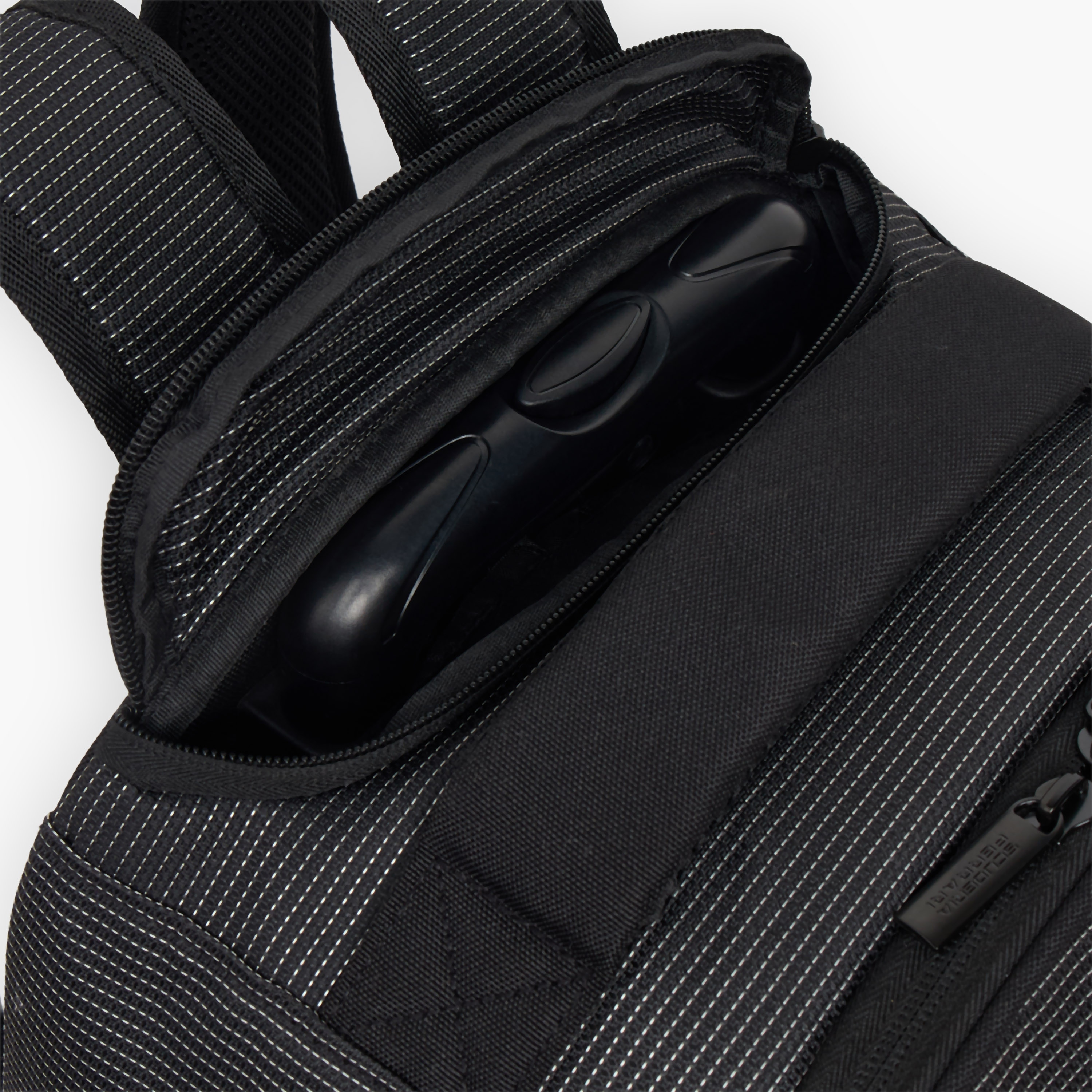 شنطة ترولي بشعار فيراري بارز الملمس للأولاد 8-12 سنة مع عجلات متينة - 18 بوصة-school-bagsandbackpacks-trolleybags-image-8
