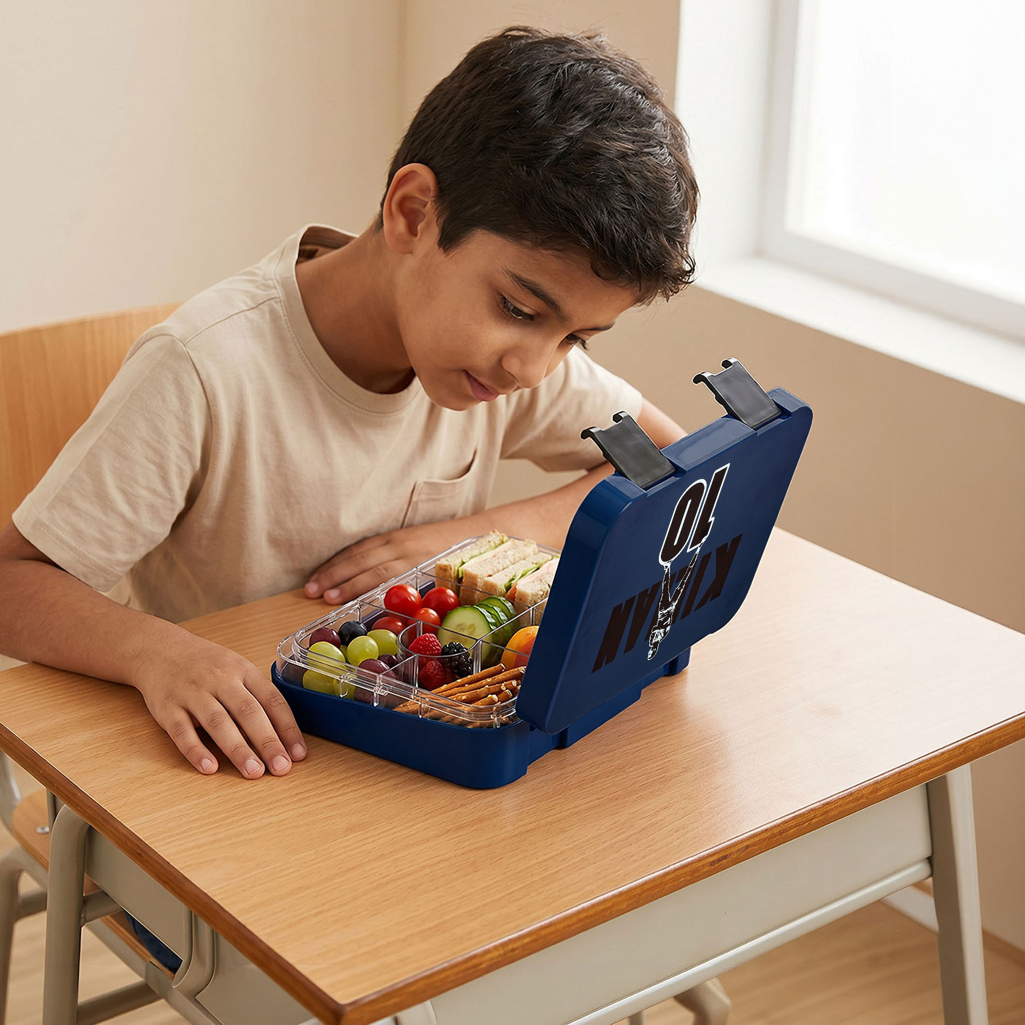 صندوق غداء بطبعات كيليان مبابي بمشبك إغلاق للأولاد من سليبريتي آيكونز-school-lunchessentials-lunchboxes-image-3