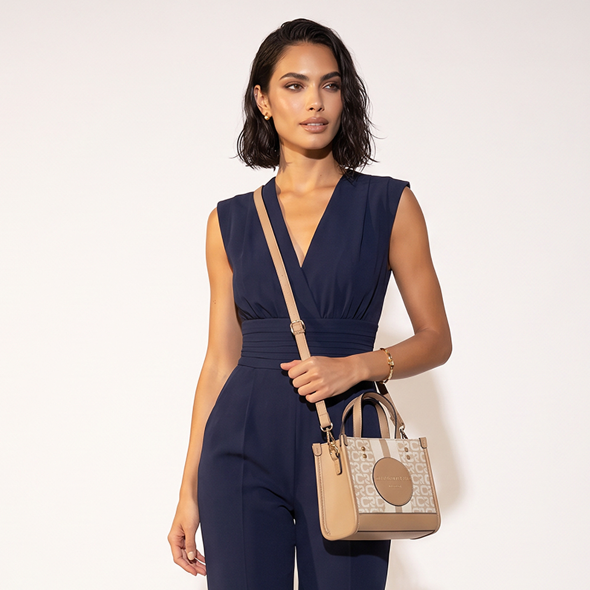 شنطة توت بطبعات مونوجرام وبحزام قابل للفصل من شارلوت ريد-women-bagsandwallets-handbags-image-2