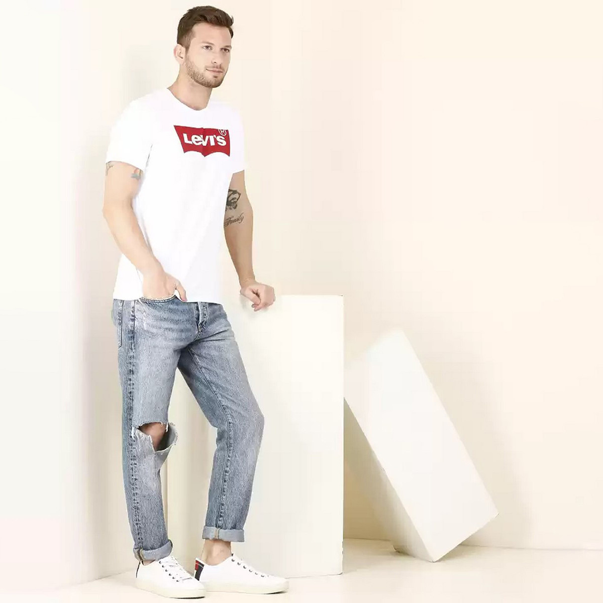 Levi's Men White Logo Short Sleeves T-Shirt-men-clothing-tshirtsandpolos-tshirts-image-4