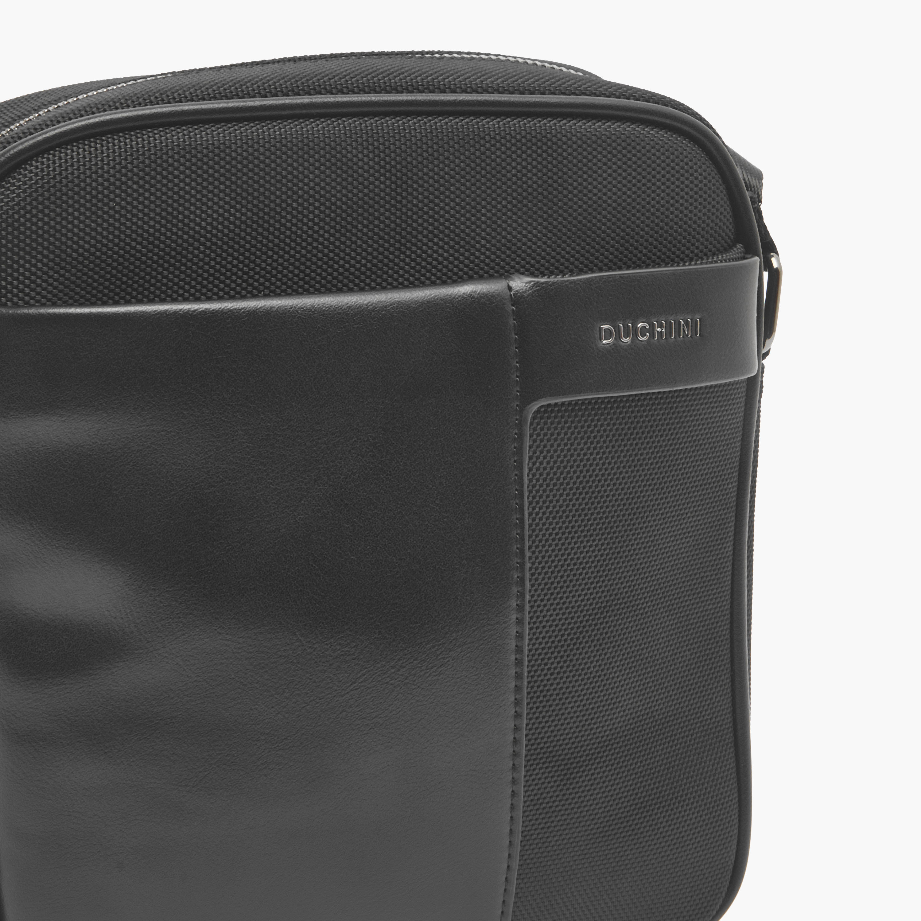شنطة كروس بودي للرجال بحزام قابل للتعديل من دوتشيني-travel-accessories-image-4