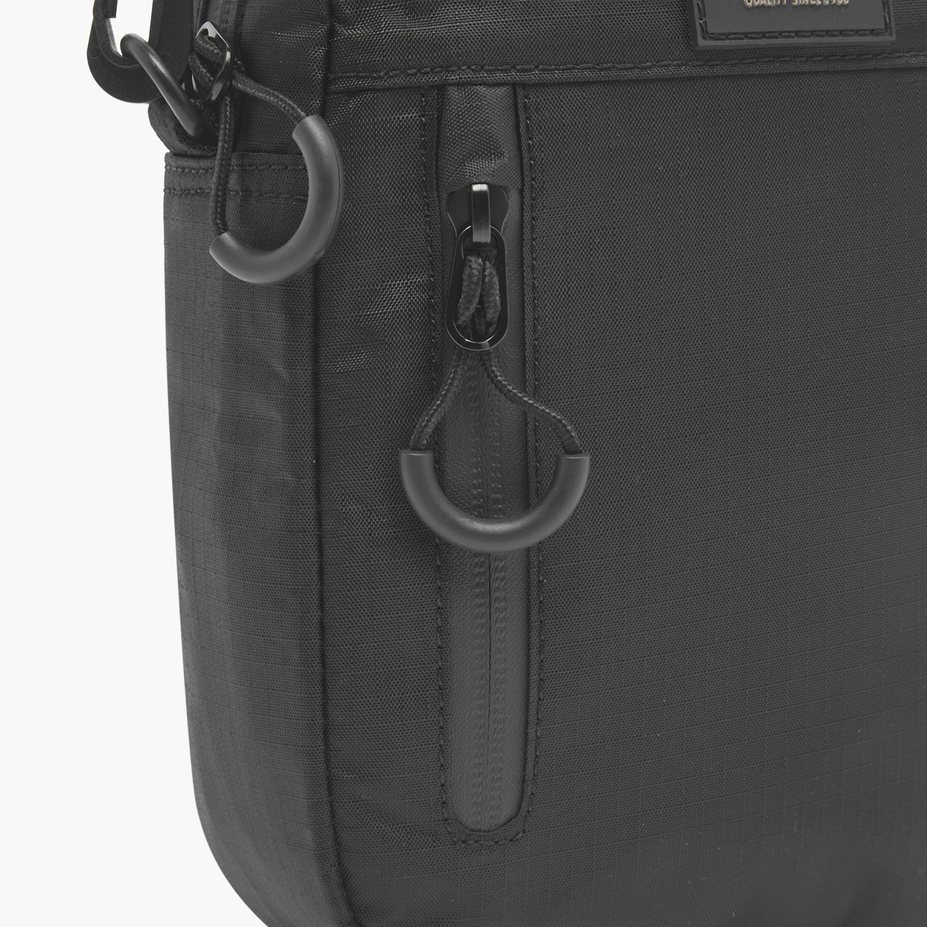 شنطة كروس بودي بحزام قابل للتعديل للرجال من لي كوبر-travel-accessories-image-5