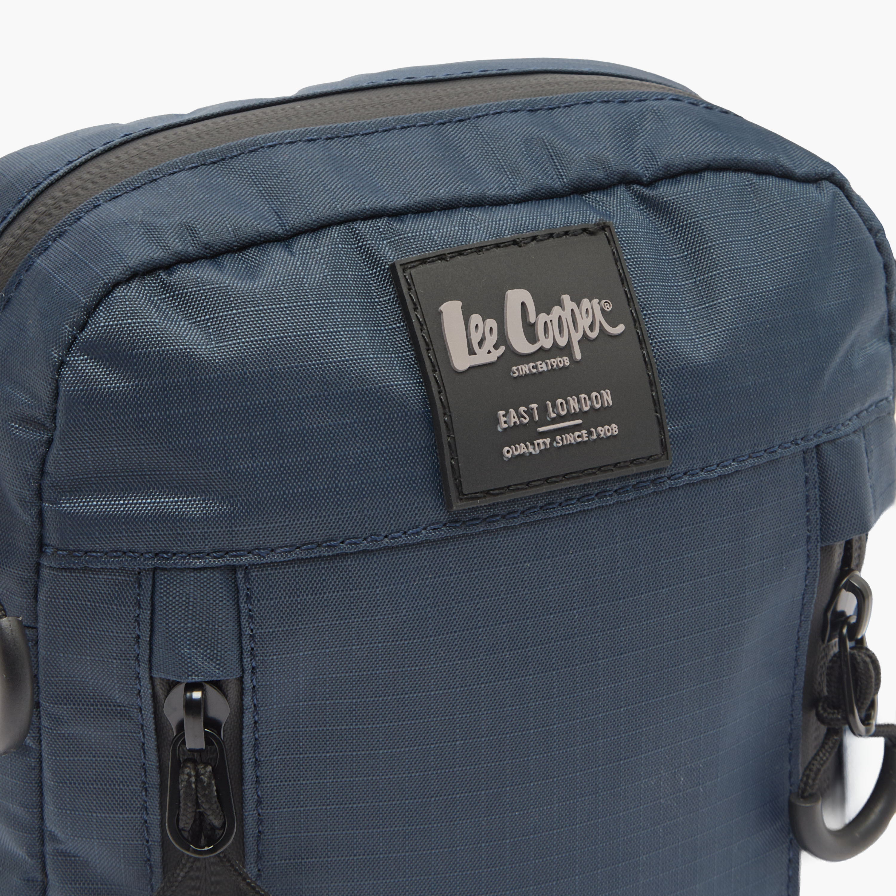 شنطة كروس بودي بحزام قابل للتعديل للرجال من لي كوبر-travel-accessories-image-4