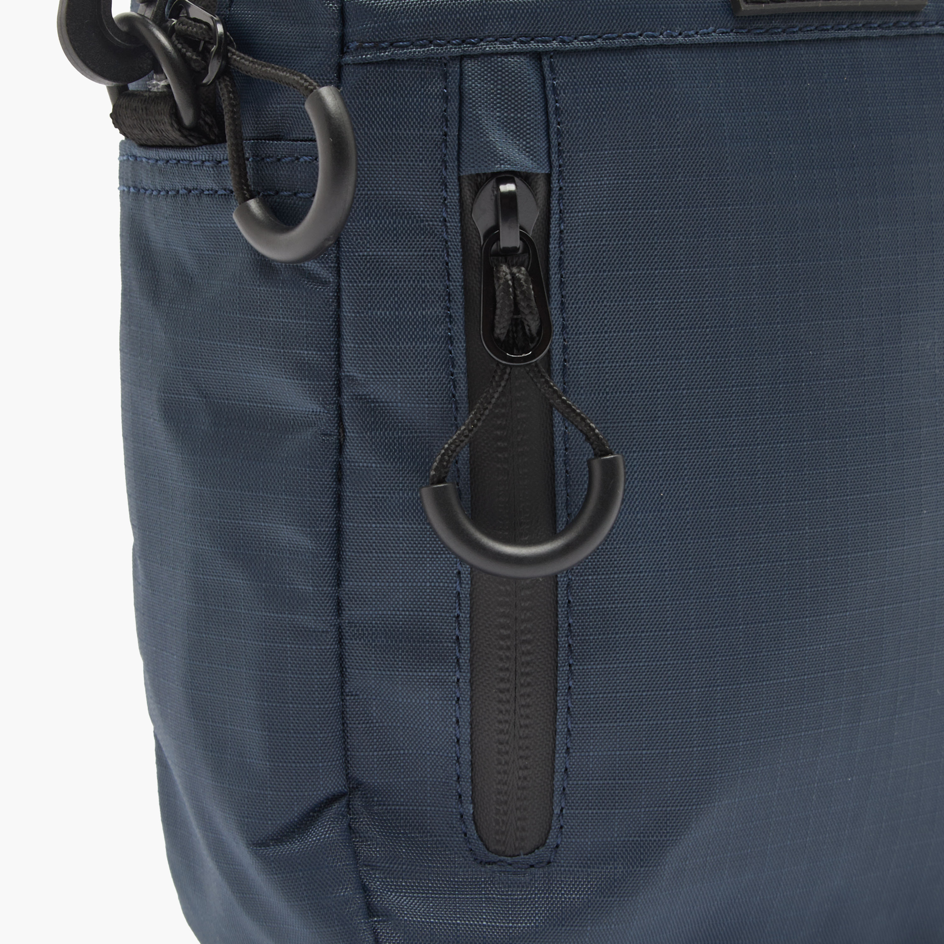 شنطة كروس بودي بحزام قابل للتعديل للرجال من لي كوبر-travel-accessories-image-5