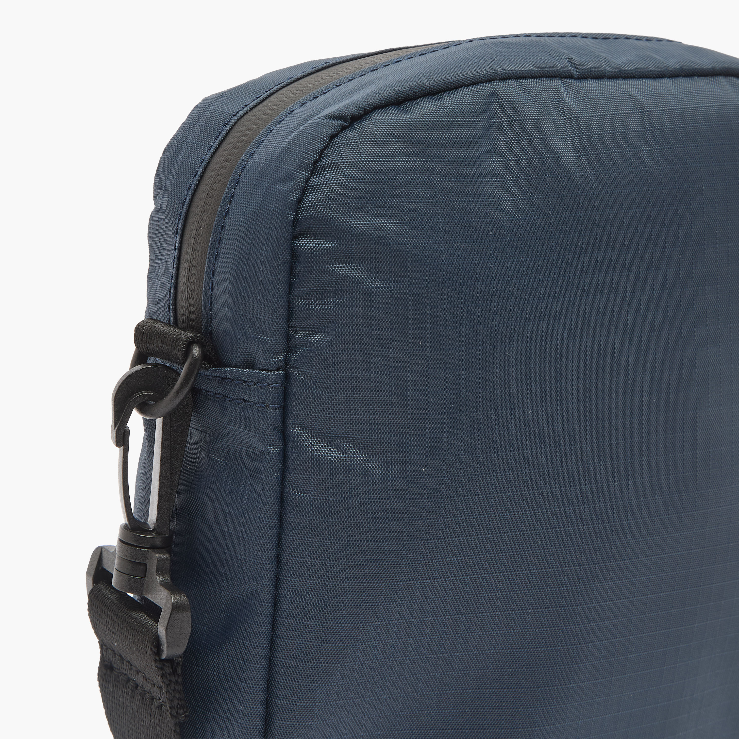 شنطة كروس بودي بحزام قابل للتعديل للرجال من لي كوبر-travel-accessories-image-6