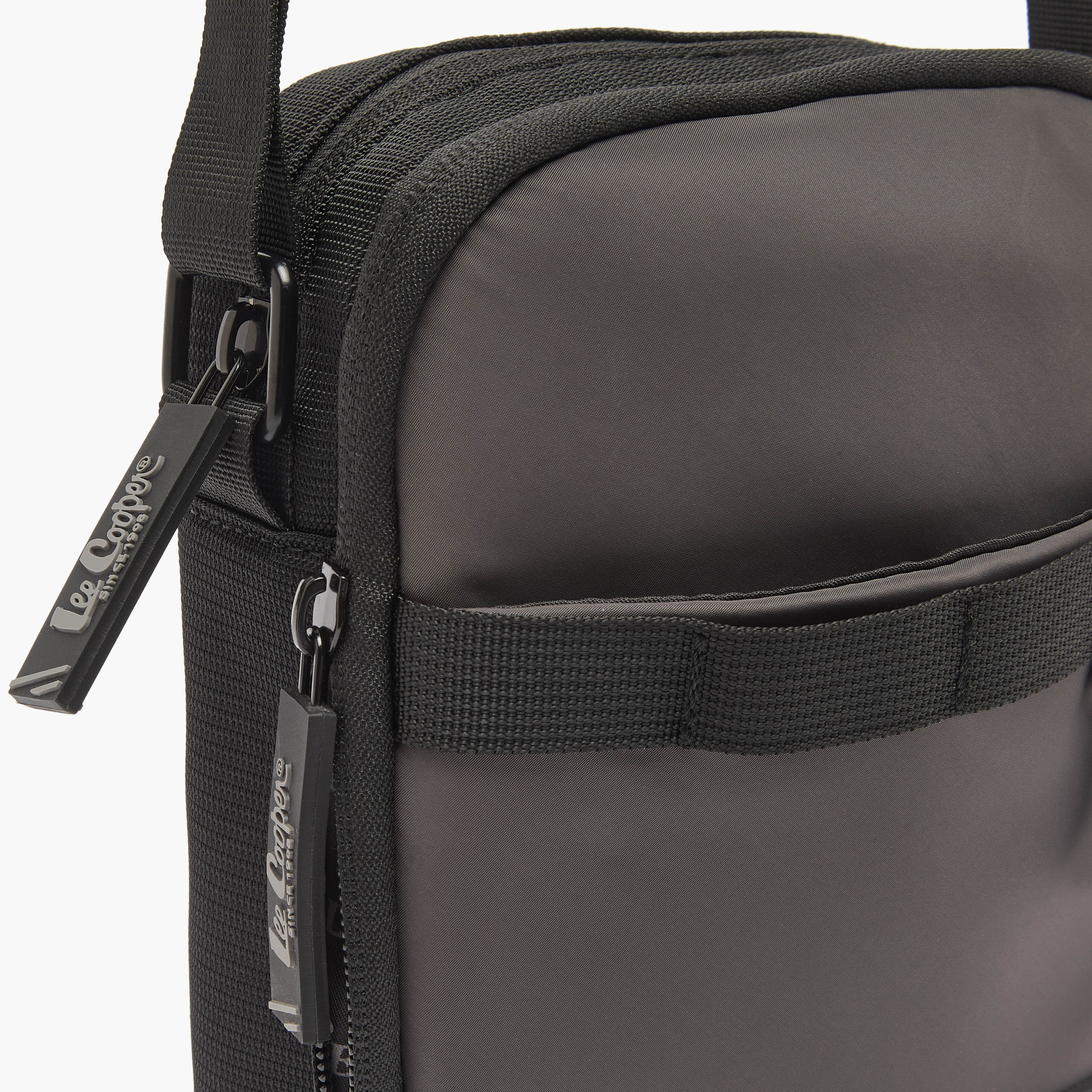 شنطة كروس بودي للرجال بحزام قابل للتعديل من لي كوبر-men-bags-image-4