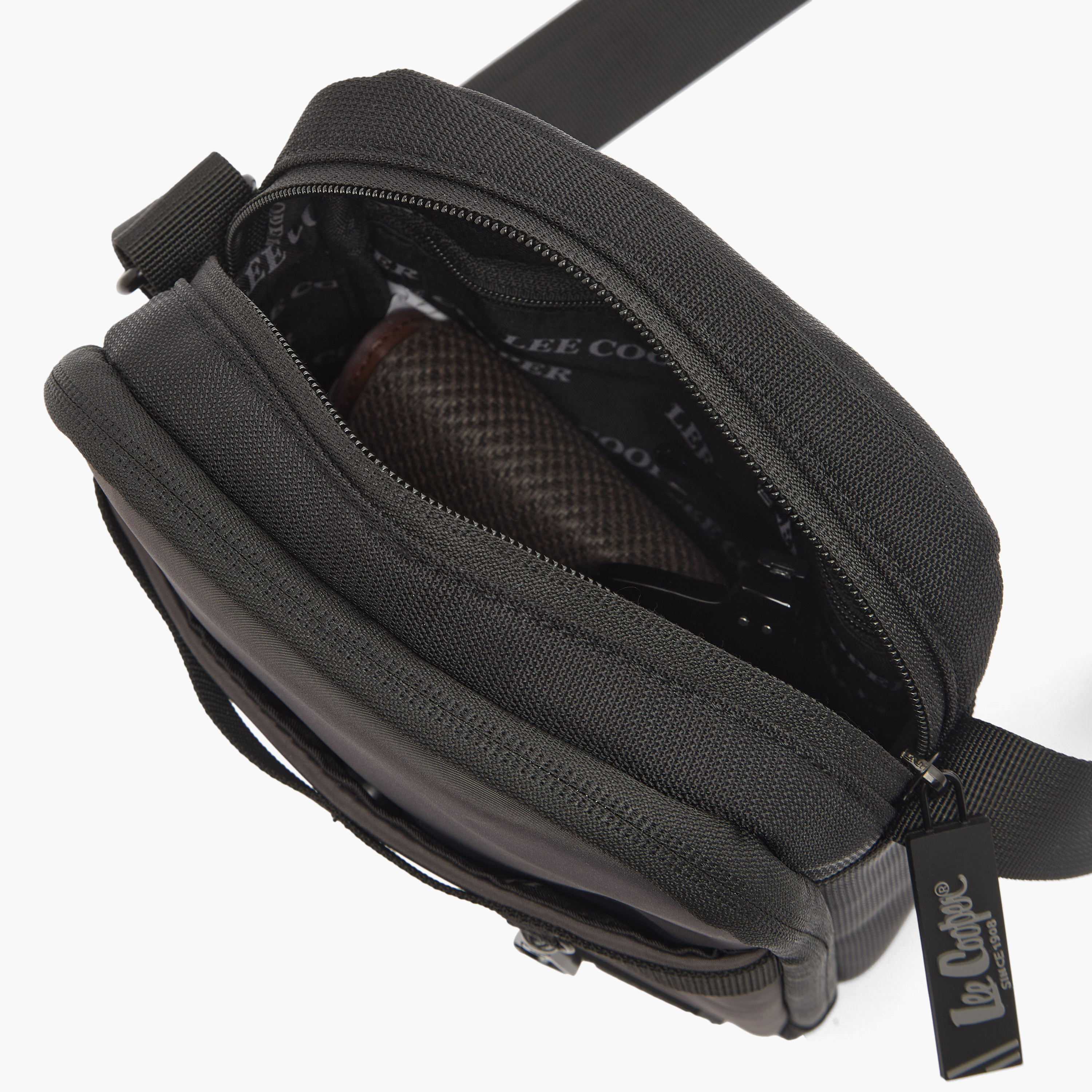 شنطة كروس بودي للرجال بحزام قابل للتعديل من لي كوبر-men-bags-image-8