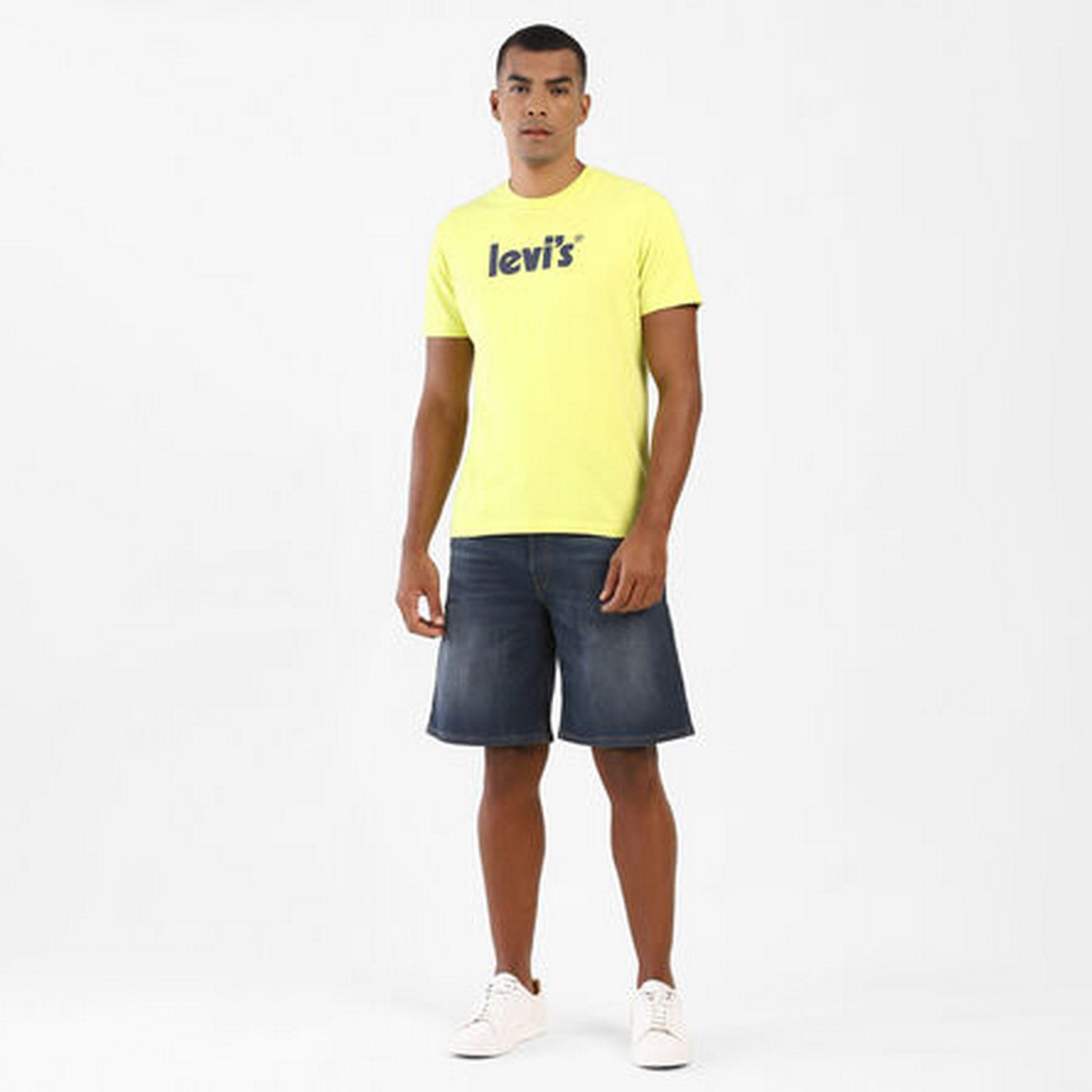تيشيرت ليفايز بأكمام قصيرة وشعار أصفر للرجال-men-clothing-tshirtsandpolos-tshirts-image-4