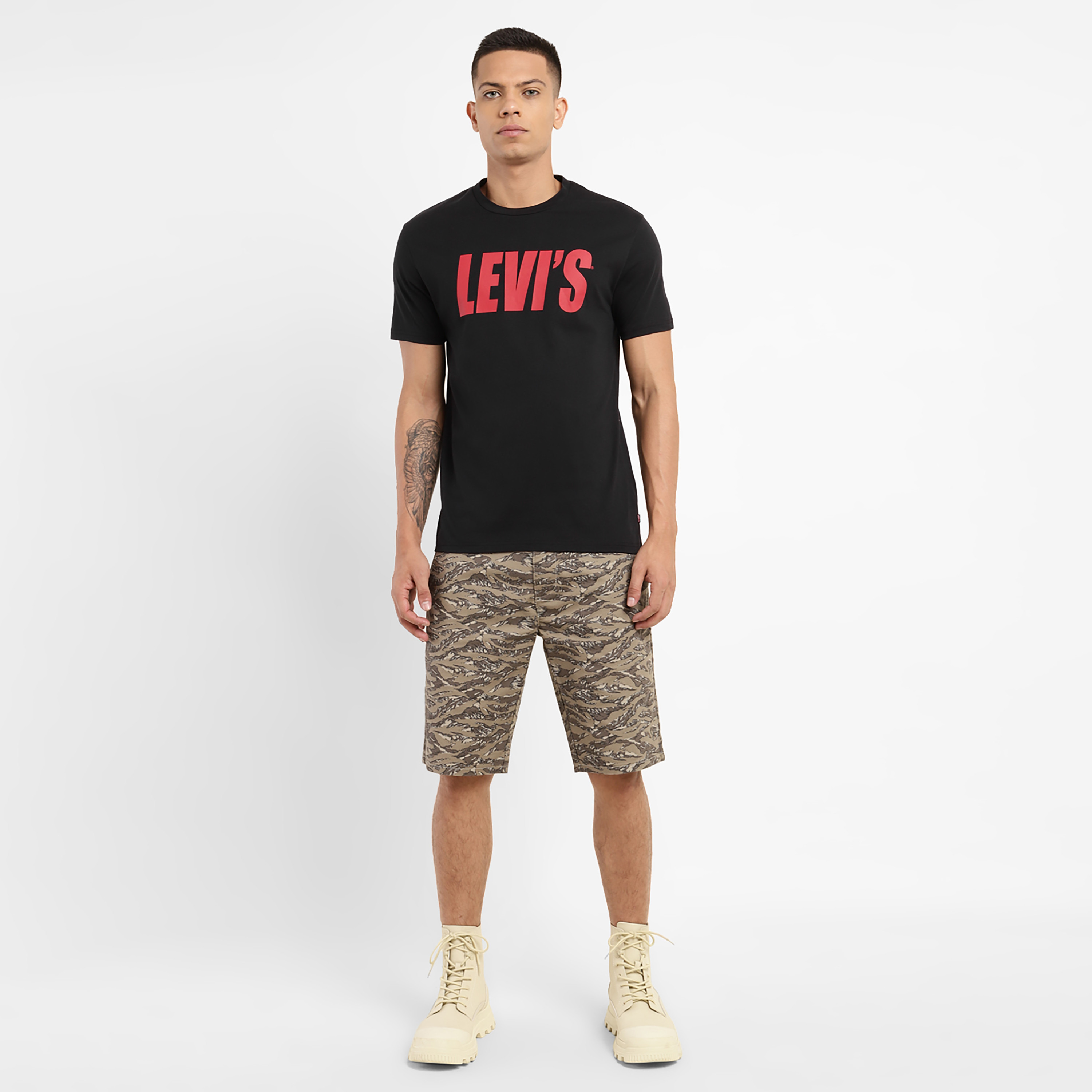 تيشيرت ليفايز بأكمام قصيرة وياقة دائرية مع شعار-men-clothing-tshirtsandpolos-tshirts-image-2