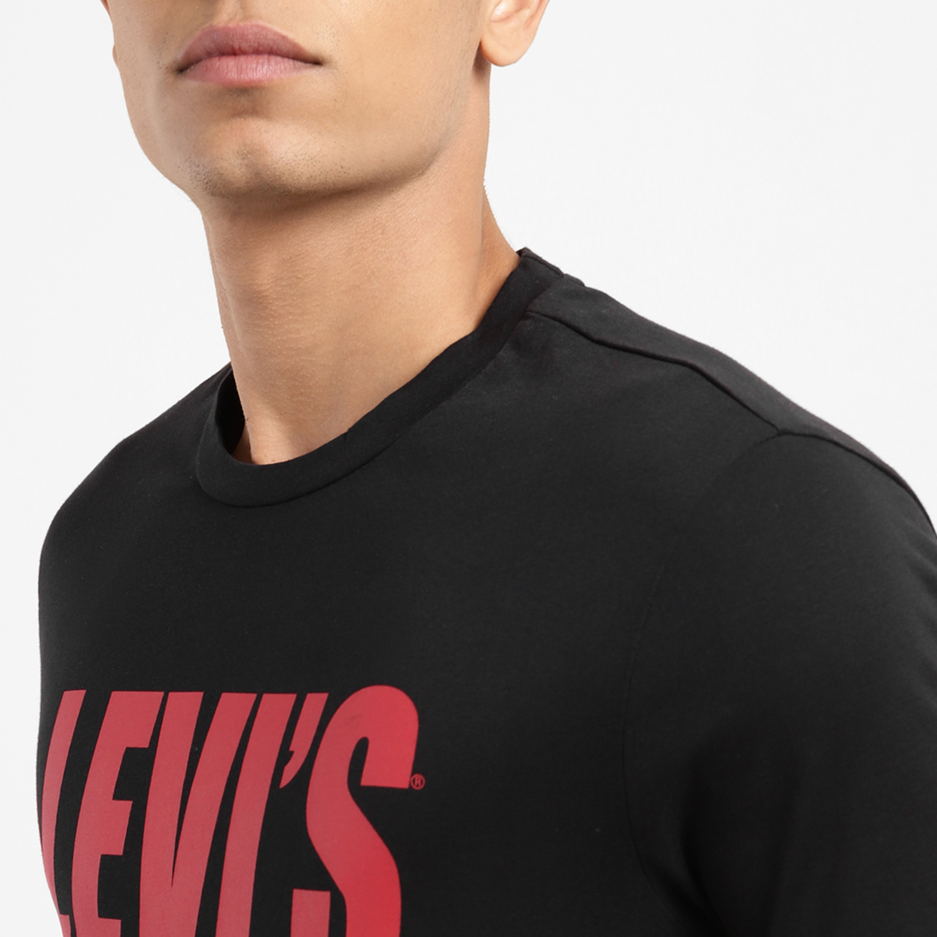 تيشيرت ليفايز بأكمام قصيرة وياقة دائرية مع شعار-men-clothing-tshirtsandpolos-tshirts-image-3
