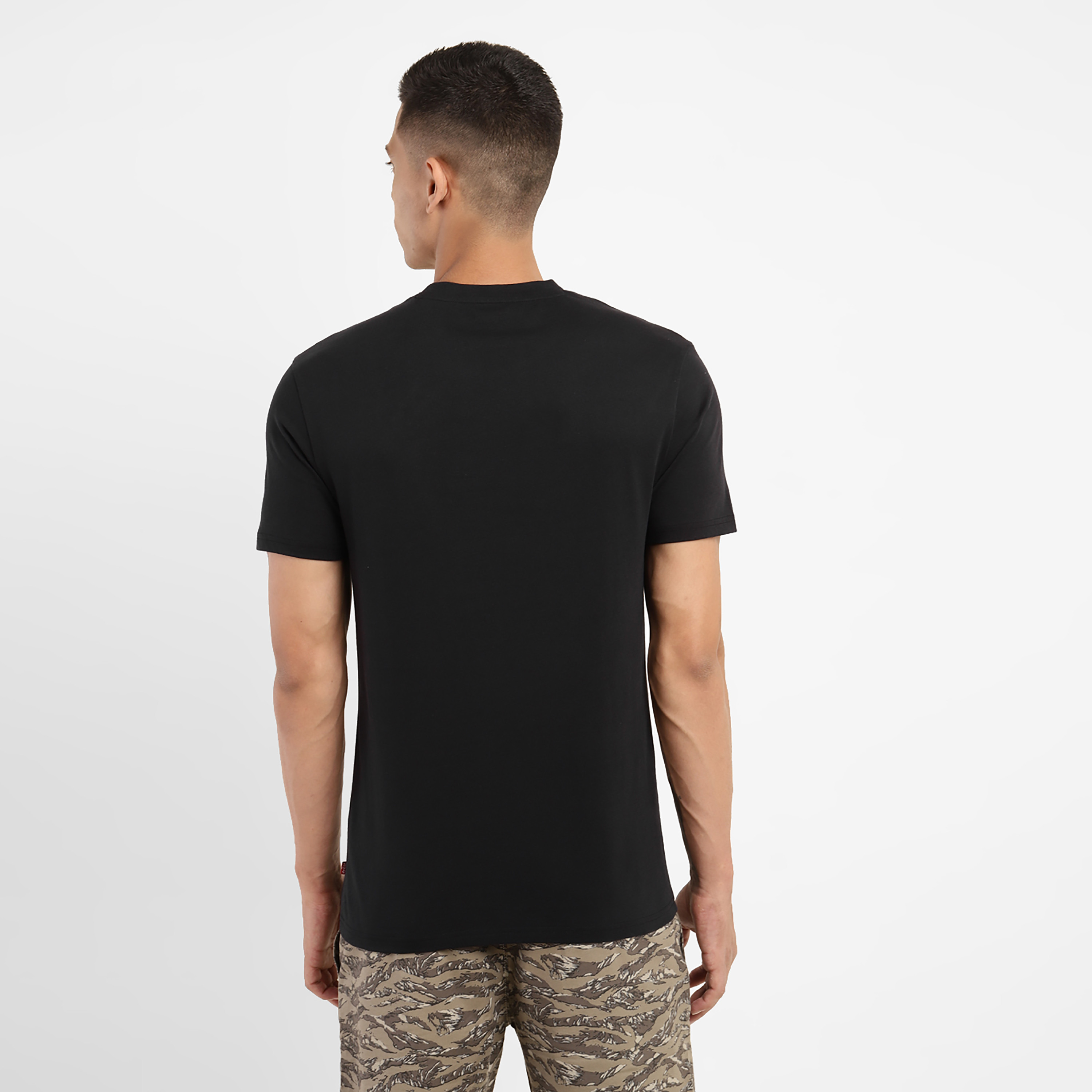 تيشيرت ليفايز بأكمام قصيرة وياقة دائرية مع شعار-men-clothing-tshirtsandpolos-tshirts-image-4