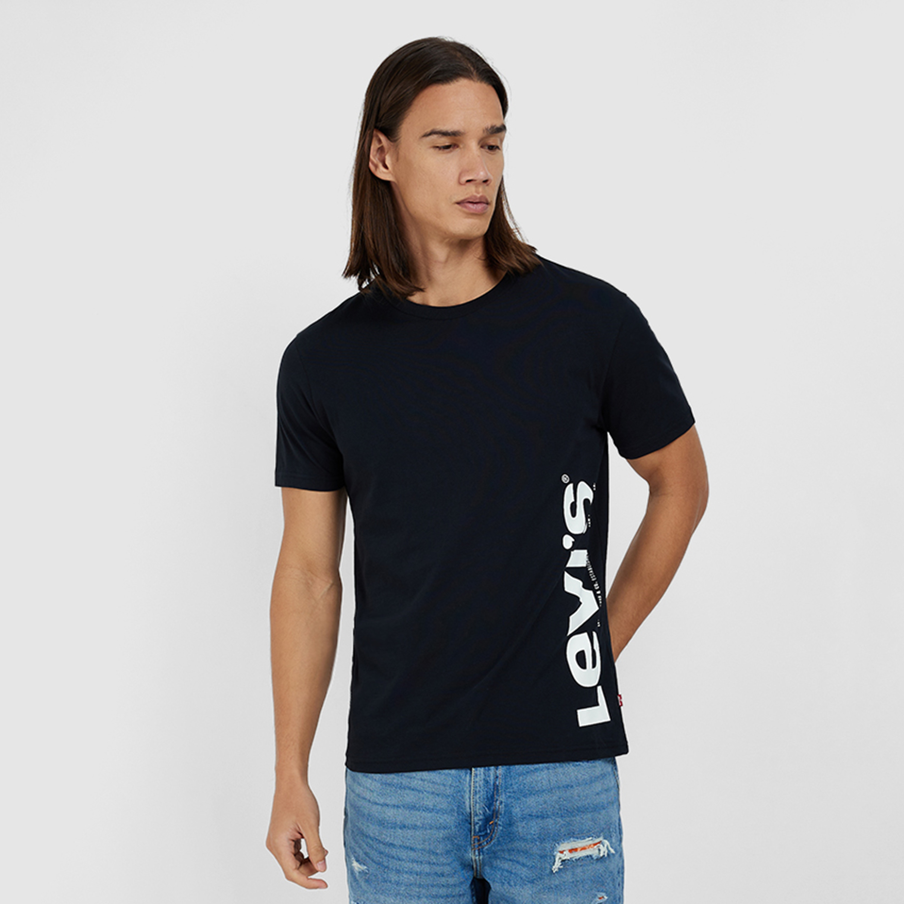 تيشيرت ليفايز بأكمام قصيرة وياقة دائرية مع مطبوع بشعار-men-clothing-tshirtsandpolos-tshirts-image-1