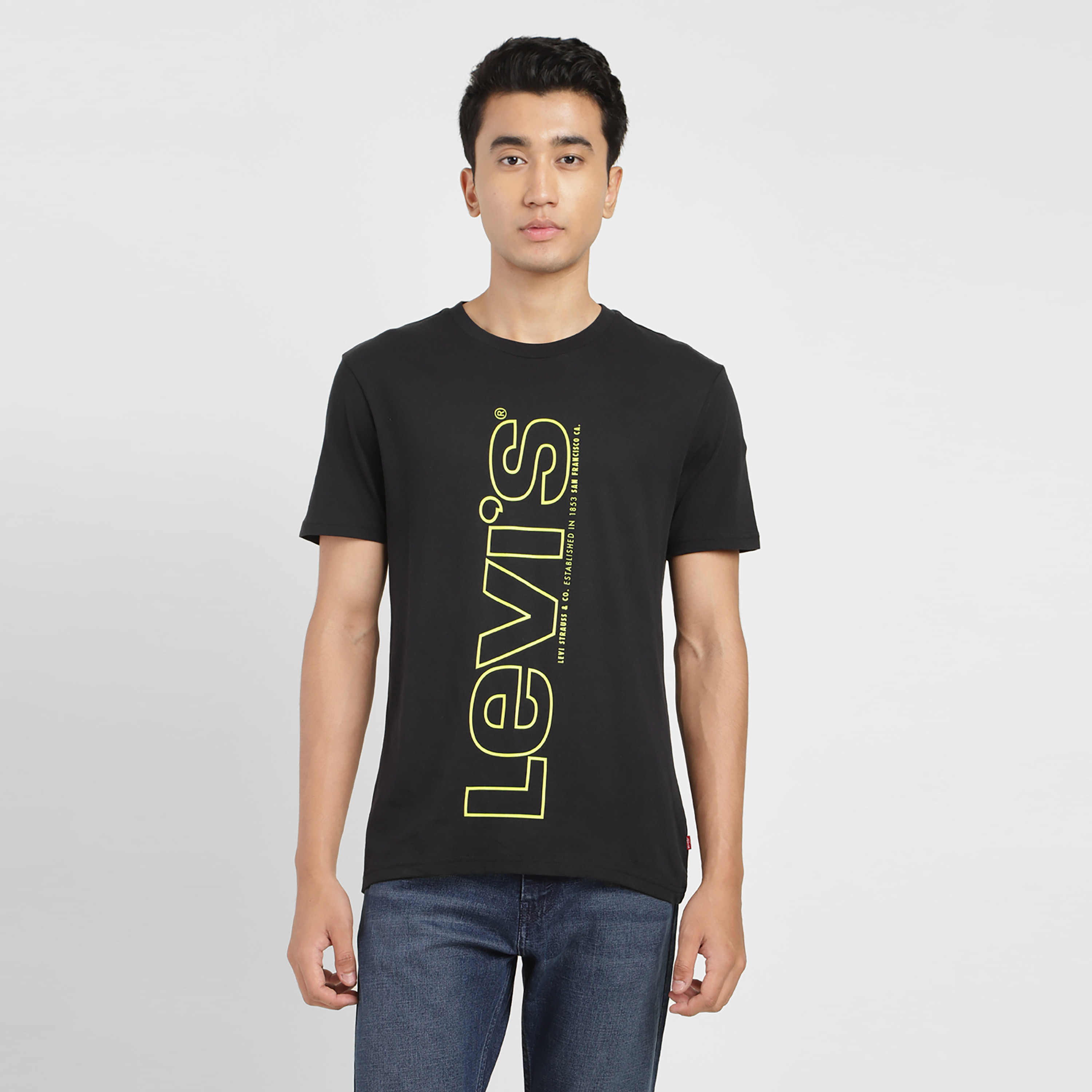 تيشيرت ليفايز بأكمام قصيرة وياقة دائرية مع شعار-men-clothing-tshirtsandpolos-tshirts-image-1