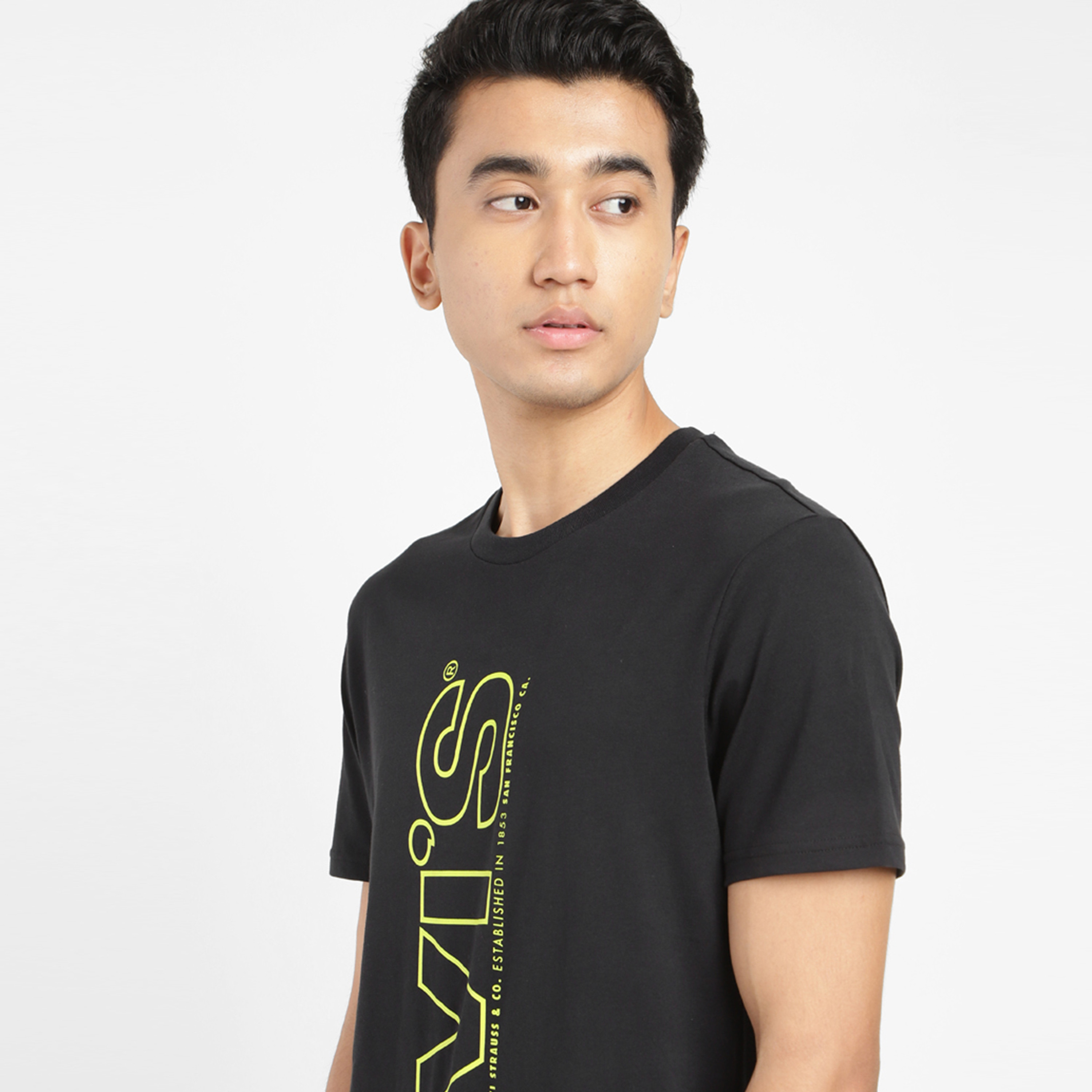 تيشيرت ليفايز بأكمام قصيرة وياقة دائرية مع شعار-men-clothing-tshirtsandpolos-tshirts-image-3