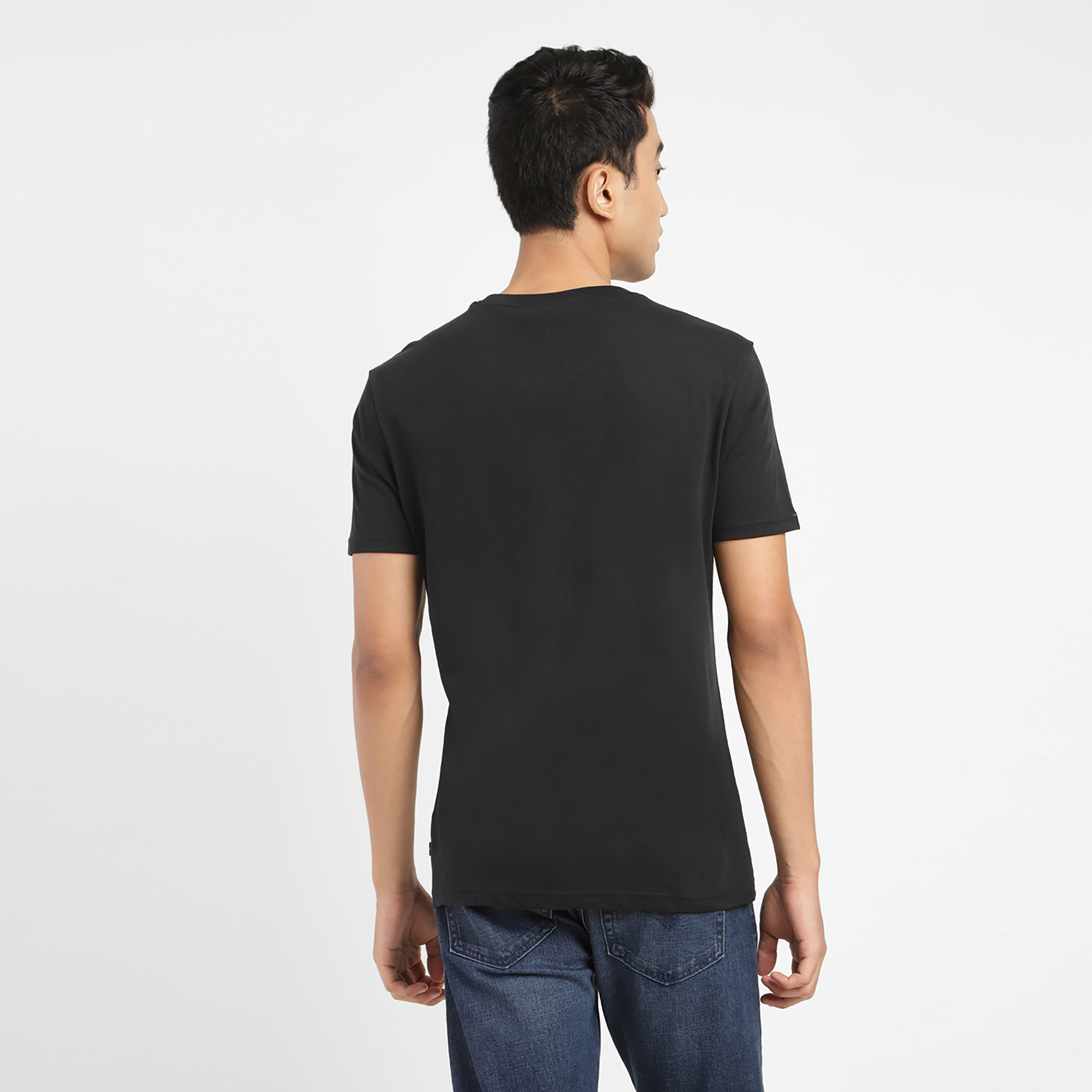 تيشيرت ليفايز بأكمام قصيرة وياقة دائرية مع شعار-men-clothing-tshirtsandpolos-tshirts-image-4