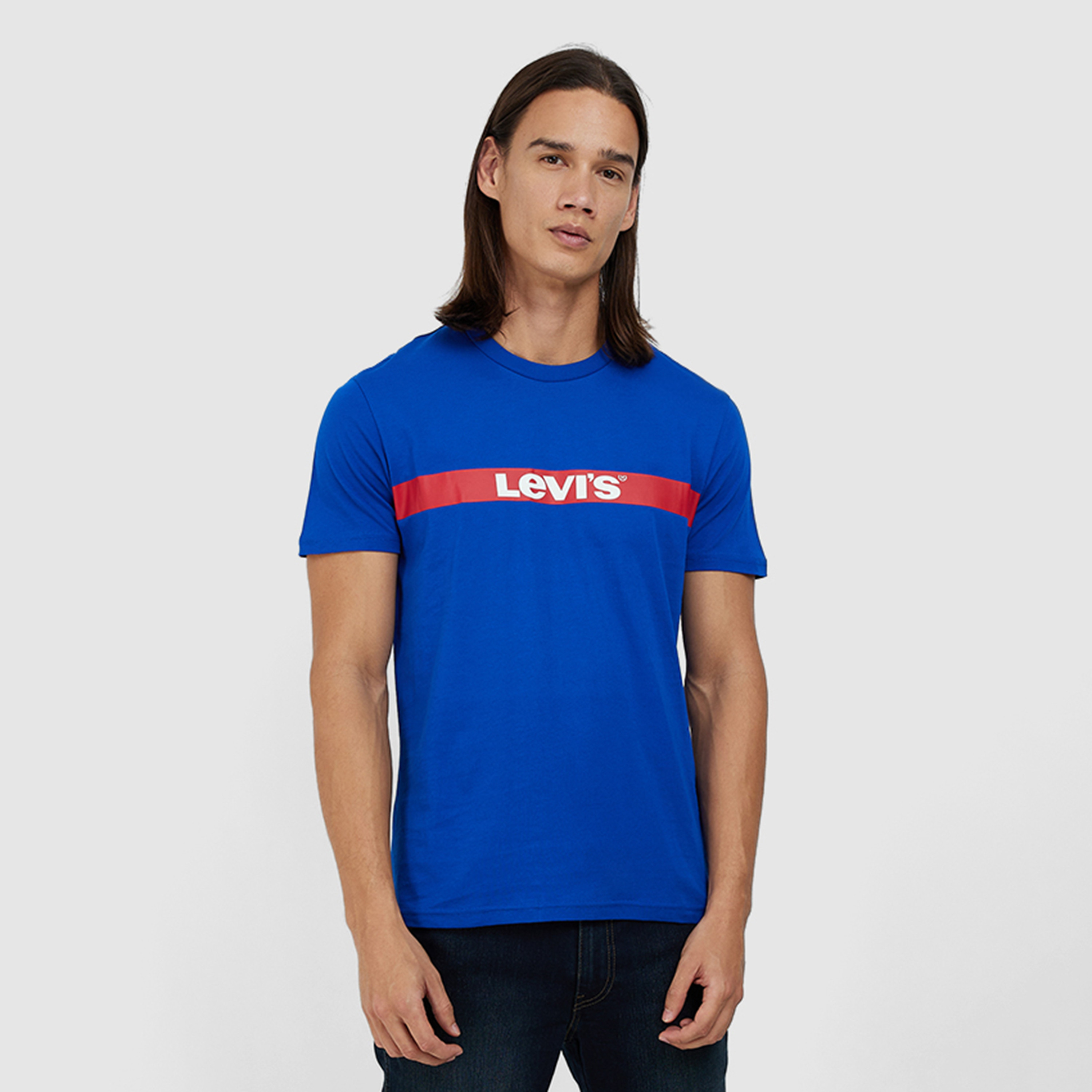 تي شيرت بأكمام قصيرة ورقبة دائرية مطبوعة بشعار ليفايز-men-clothing-tshirtsandpolos-tshirts-image-1