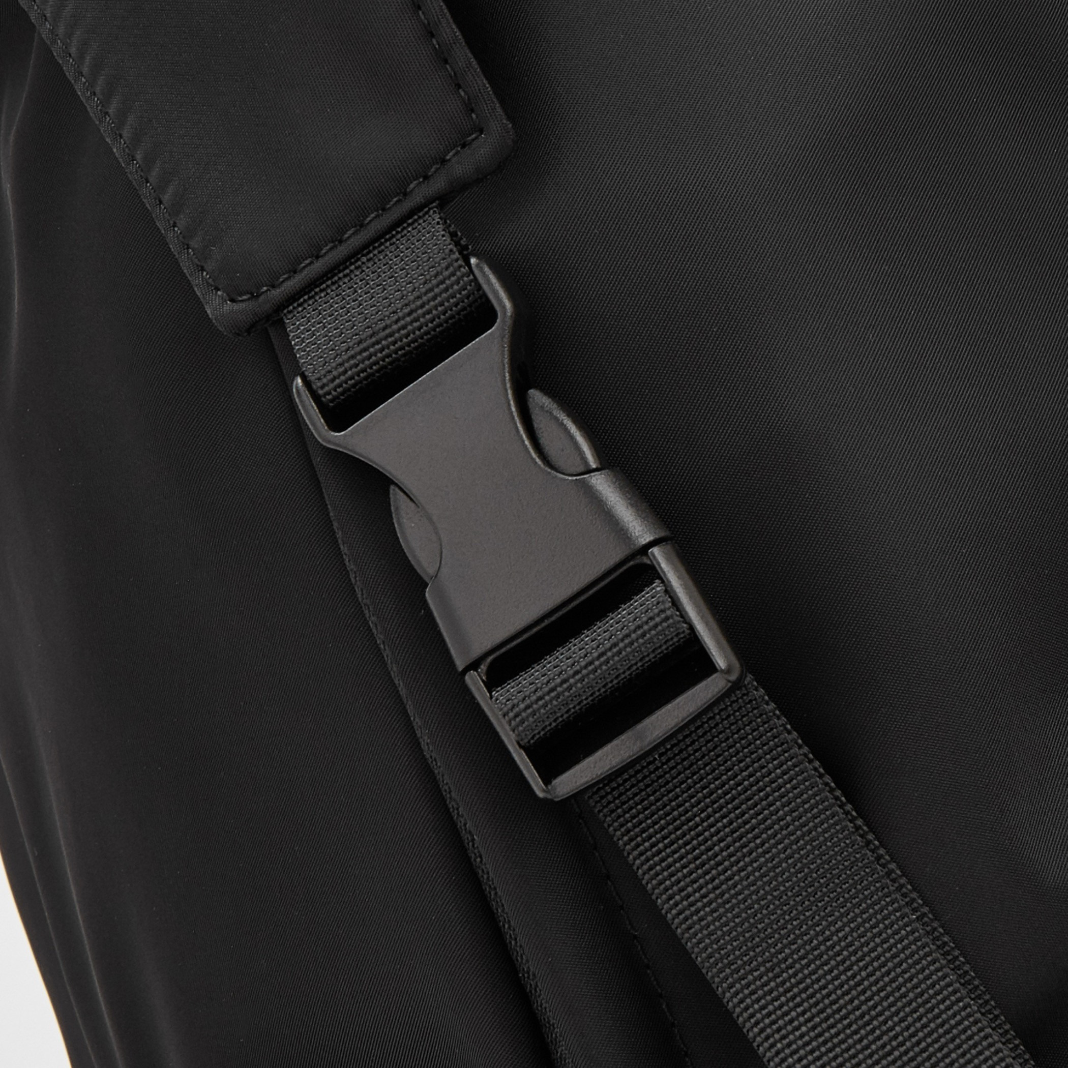 شنطة ظهر سادة بأحزمة جانبية قابلة للتعديل من ميسي-women-bagsandwallets-backpacks-image-4