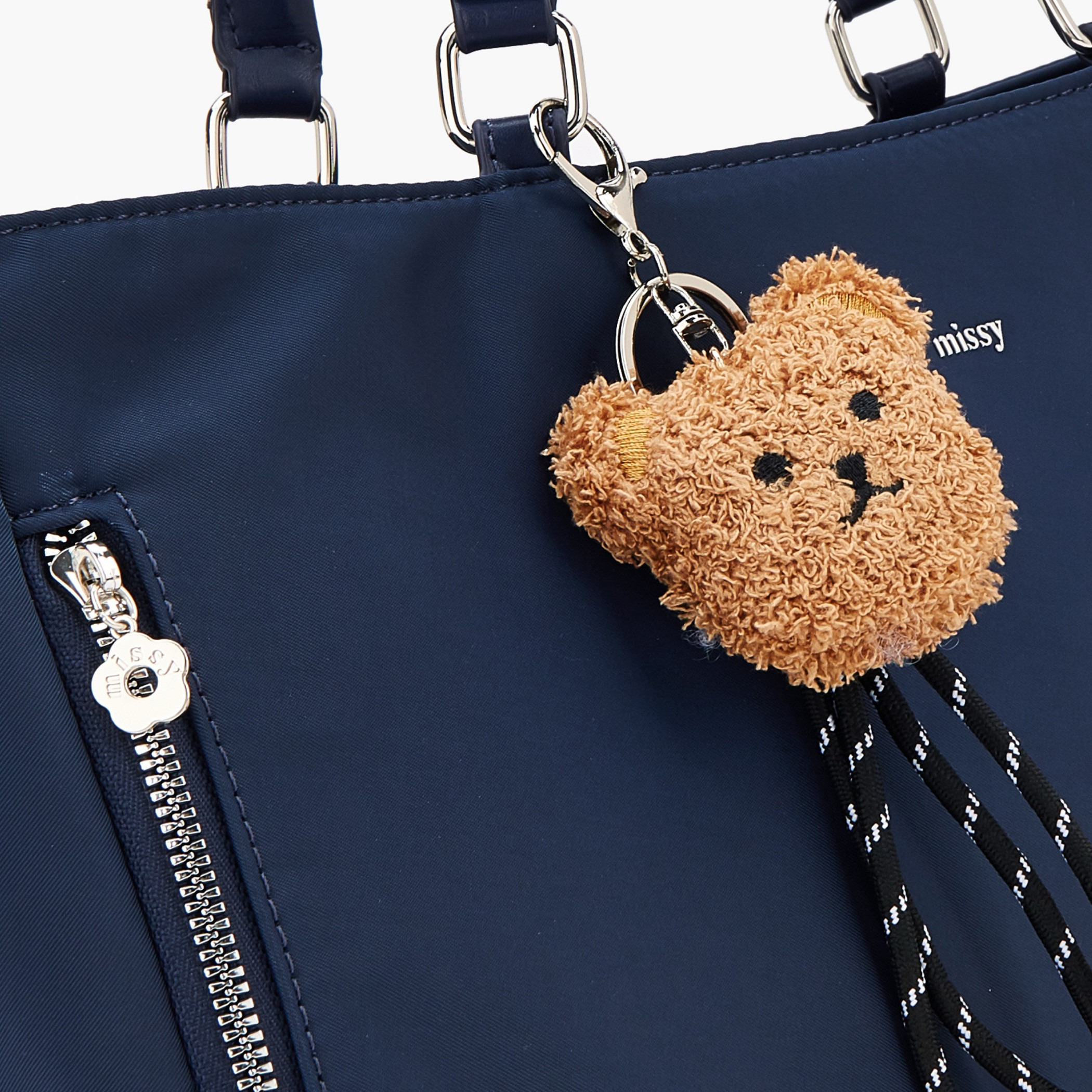 شنطة توتي مع دلاية دب بسحاب إغلاق من ميسي-women-bagsandwallets-handbags-image-4