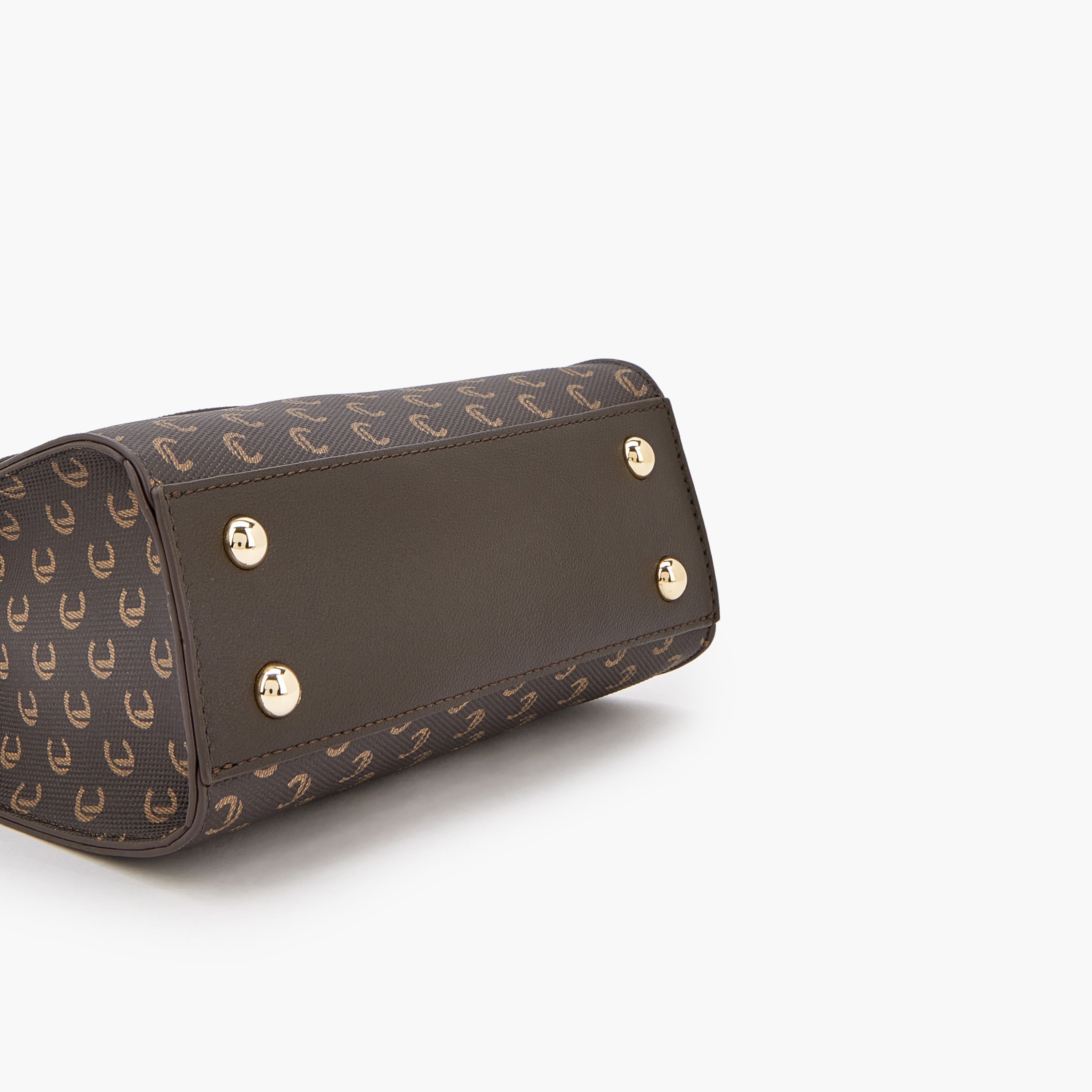 شنطة ساتشيل بمقبض علوي وطبعات مونوجرام من لو كونفورت-women-bagsandwallets-handbags-image-6