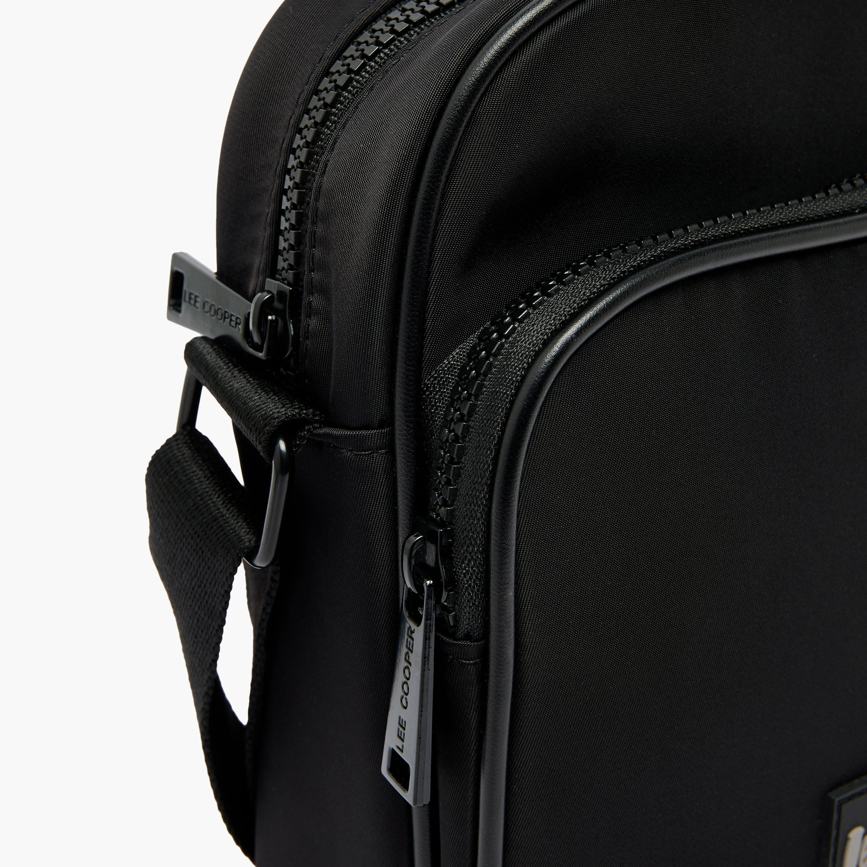 شنطة كروس بودي بحزام قابل للتعديل للرجال من لي كوبر-travel-accessories-image-6