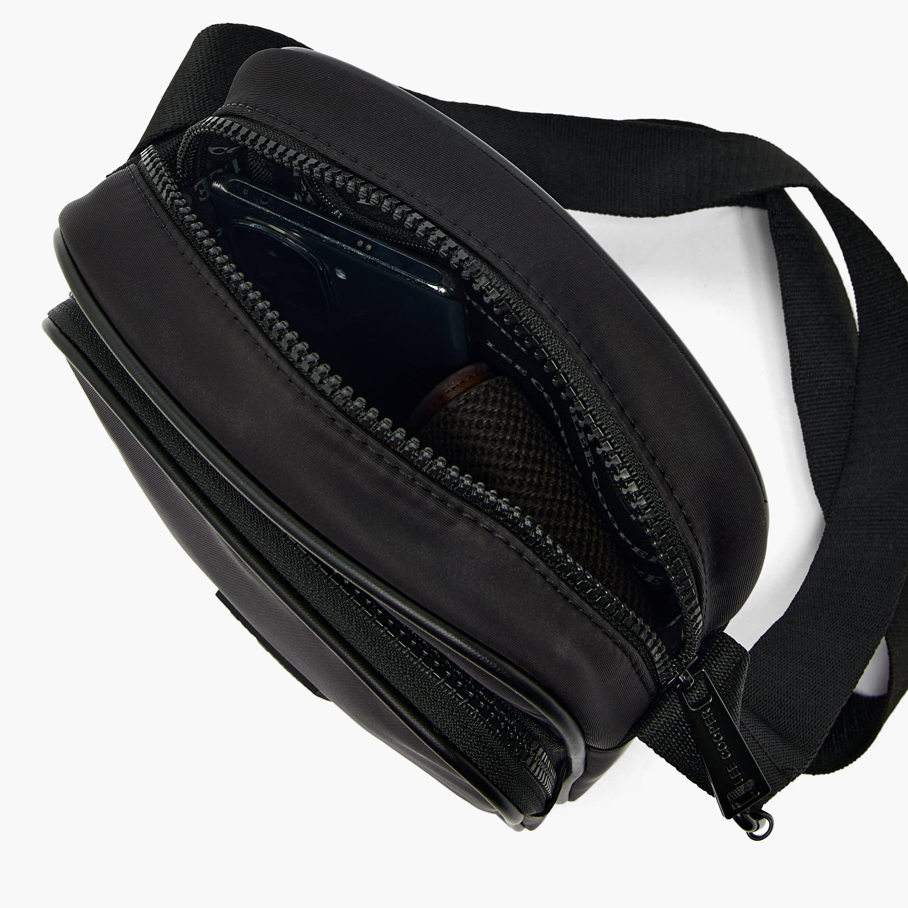 شنطة كروس بودي بحزام قابل للتعديل للرجال من لي كوبر-travel-accessories-image-9