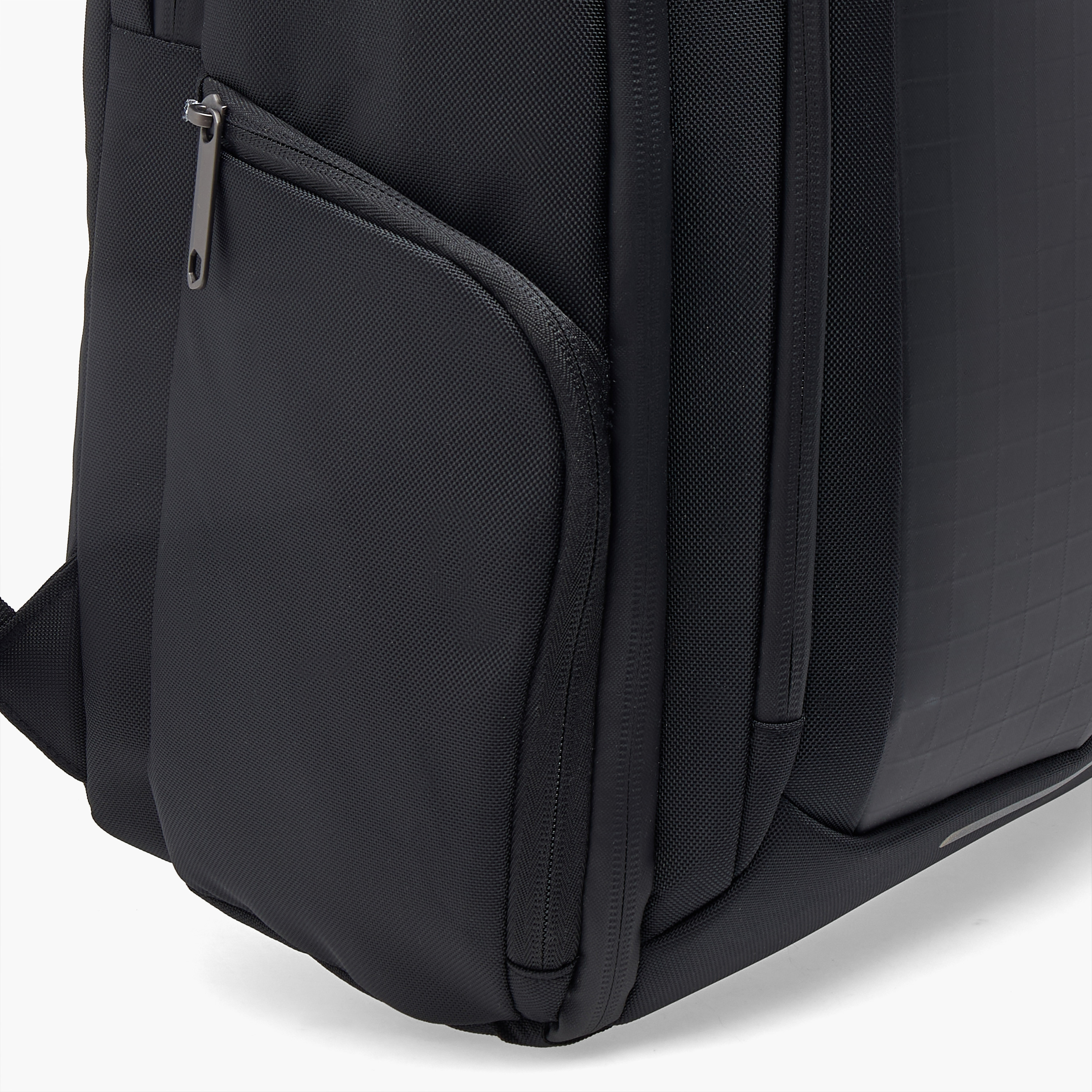 شنطة ظهر بارزة الملمس للرجال من دوتشيني-travel-accessories-image-5