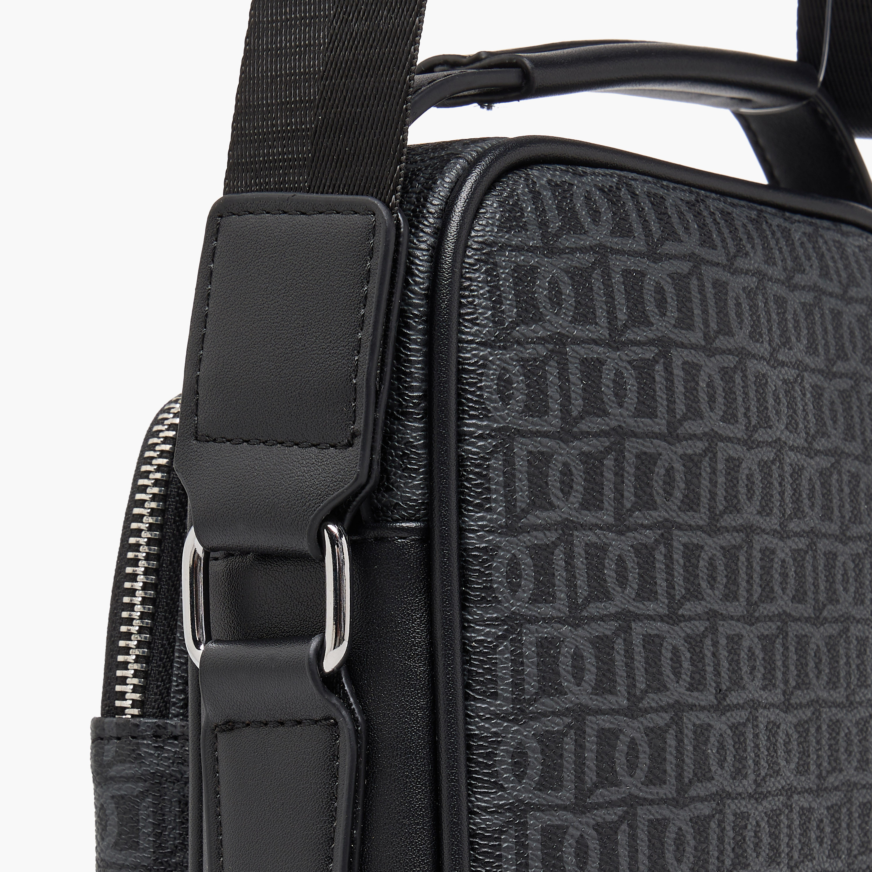 شنطة كروس بودي بطبعات مونوجرام للرجال من دوتشيني-travel-accessories-image-5
