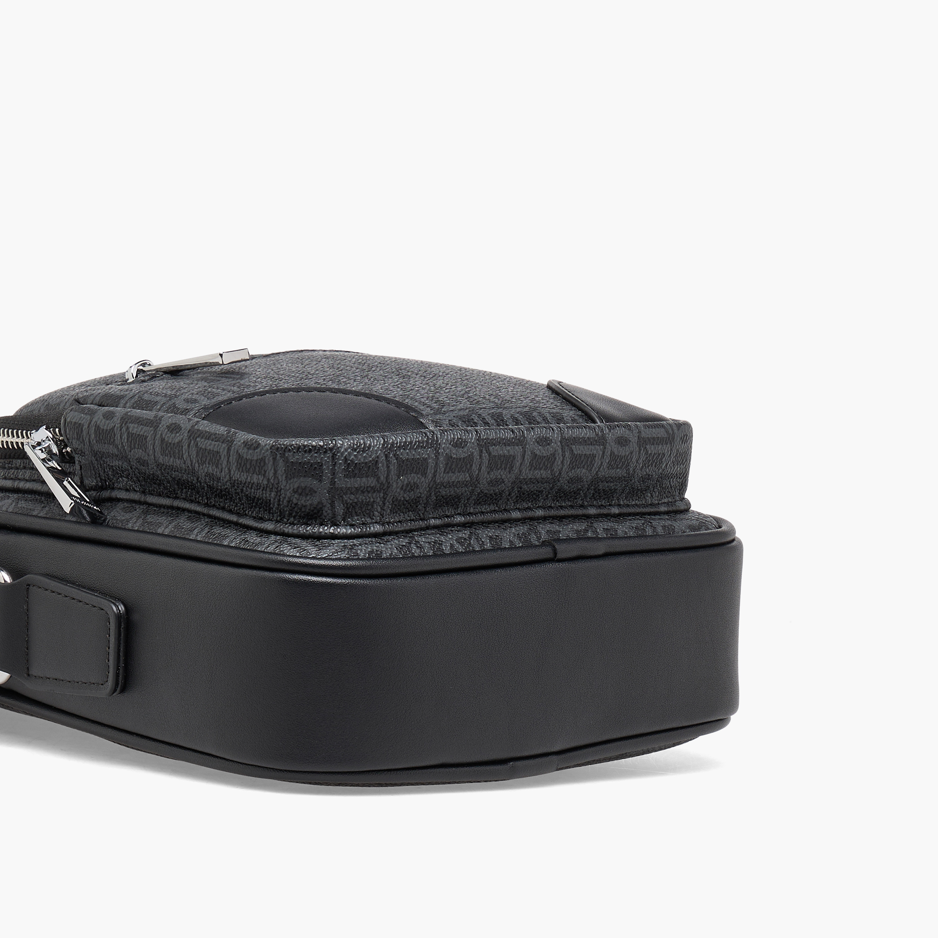 شنطة كروس بودي بطبعات مونوجرام للرجال من دوتشيني-travel-accessories-image-6
