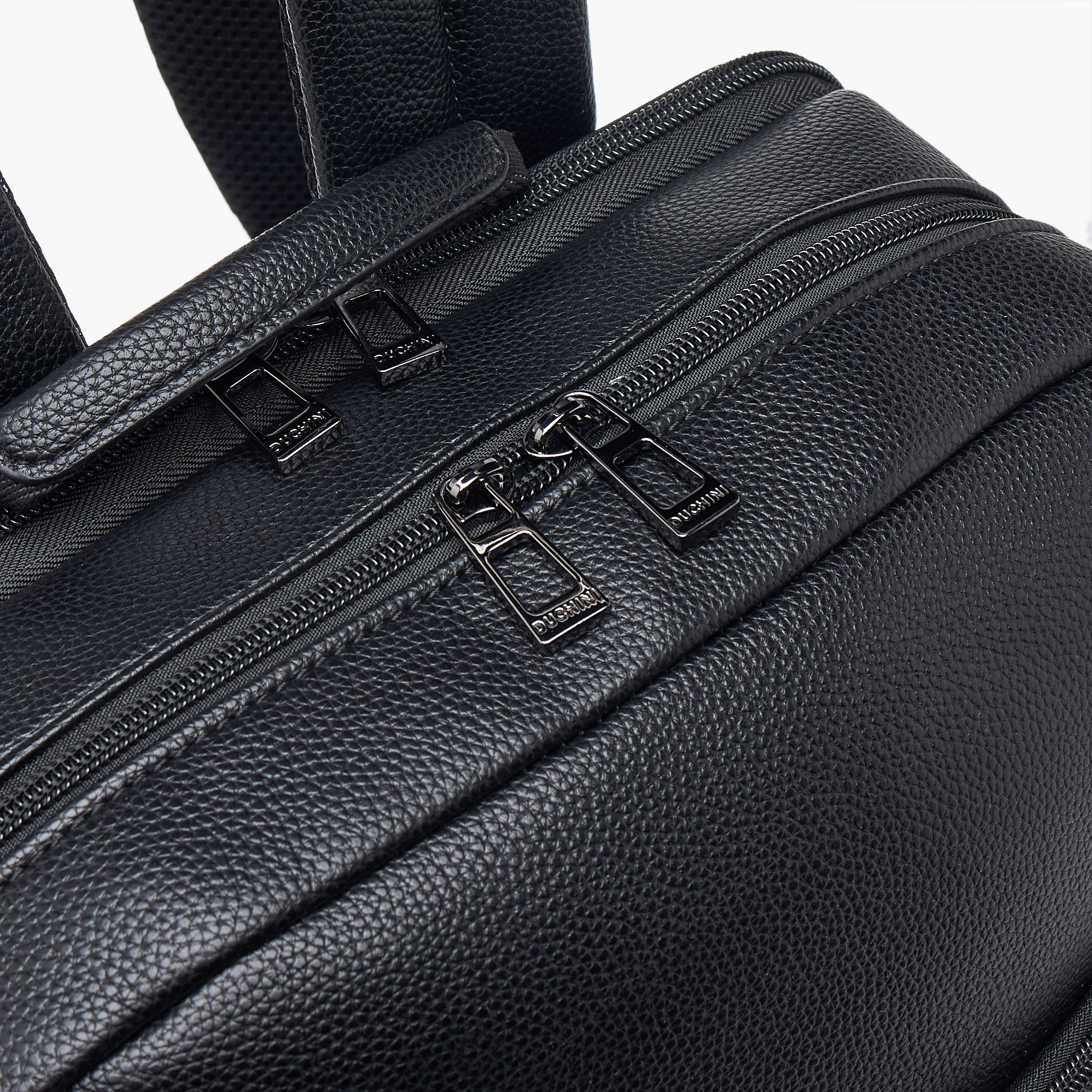 شنطة ظهر بارزة الملمس للرجال من دوتشيني-men-bags-image-4