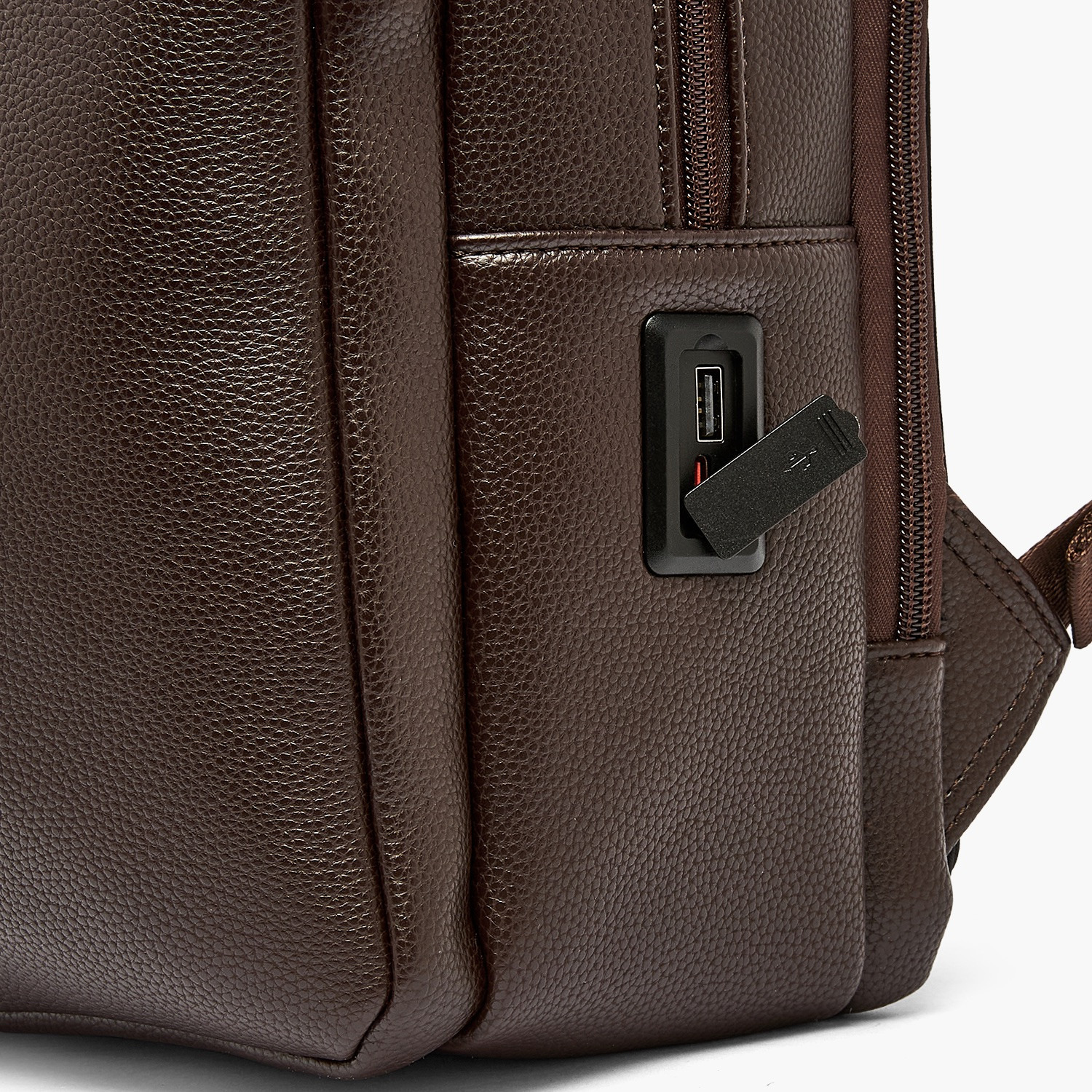 شنطة ظهر بارزة الملمس للرجال من دوتشيني-men-bags-image-4