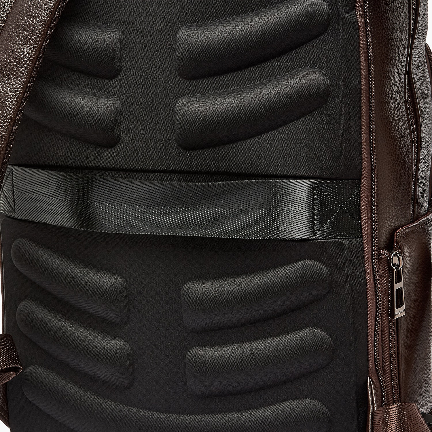 شنطة ظهر بارزة الملمس للرجال من دوتشيني-men-bags-image-6