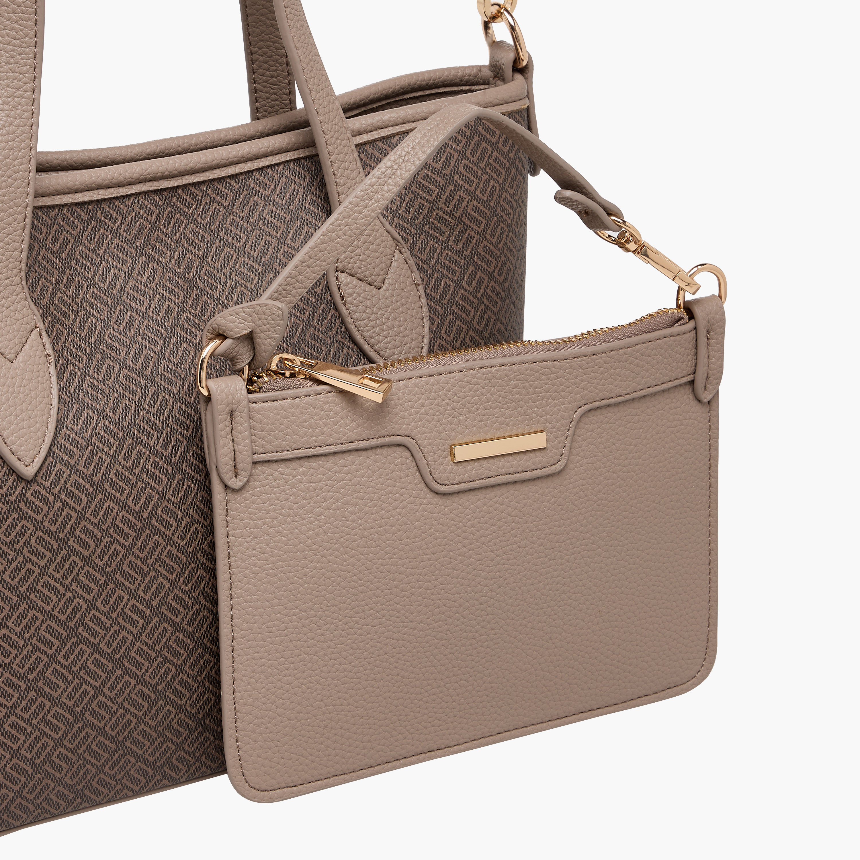 شنطة توتي بطبعات مونوجرام مع محفظة من ساشا-women-bagsandwallets-handbags-image-6