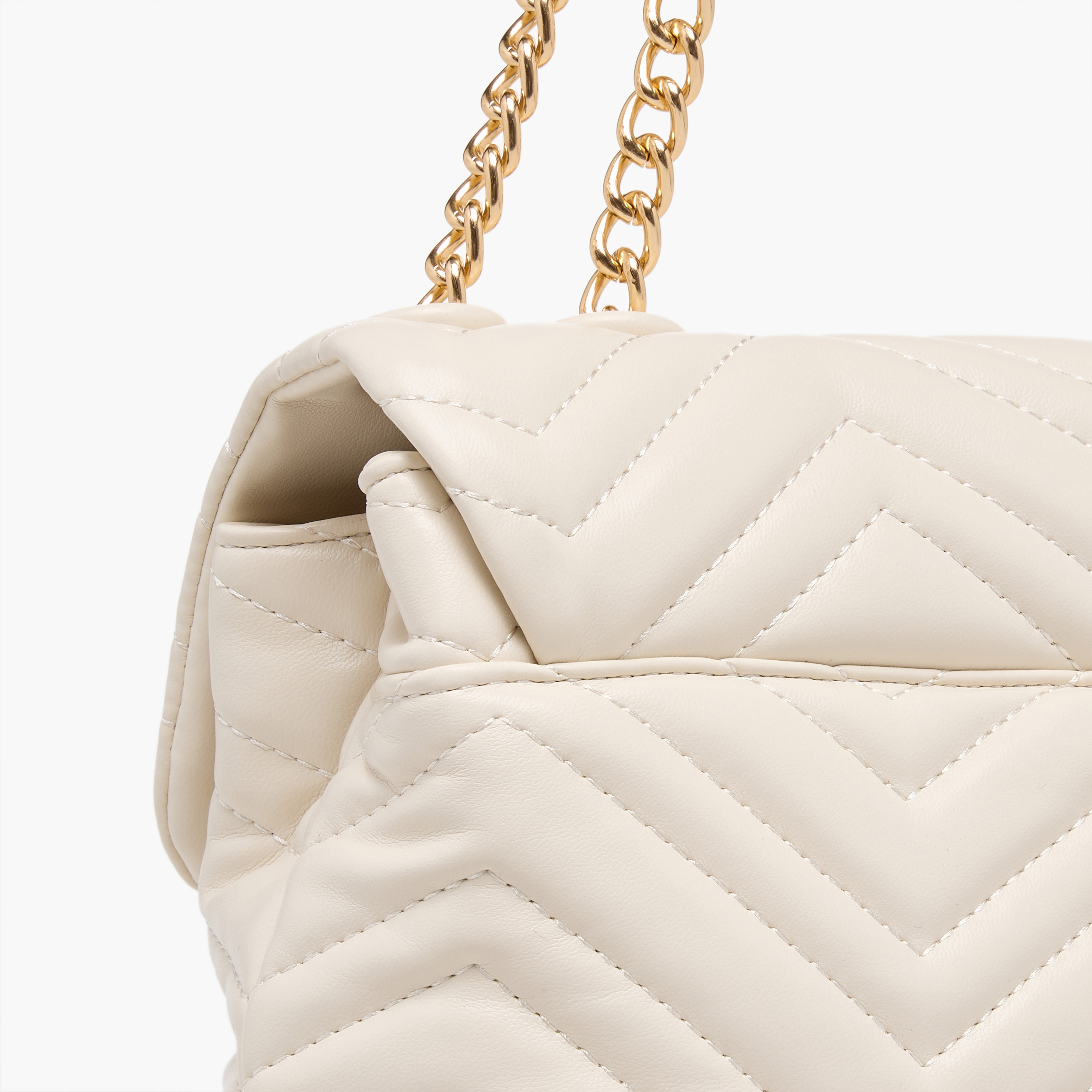 شنطة ساتشيل شيفرون مبطنة بحزام سلسلة من ساشا-women-bagsandwallets-handbags-image-5
