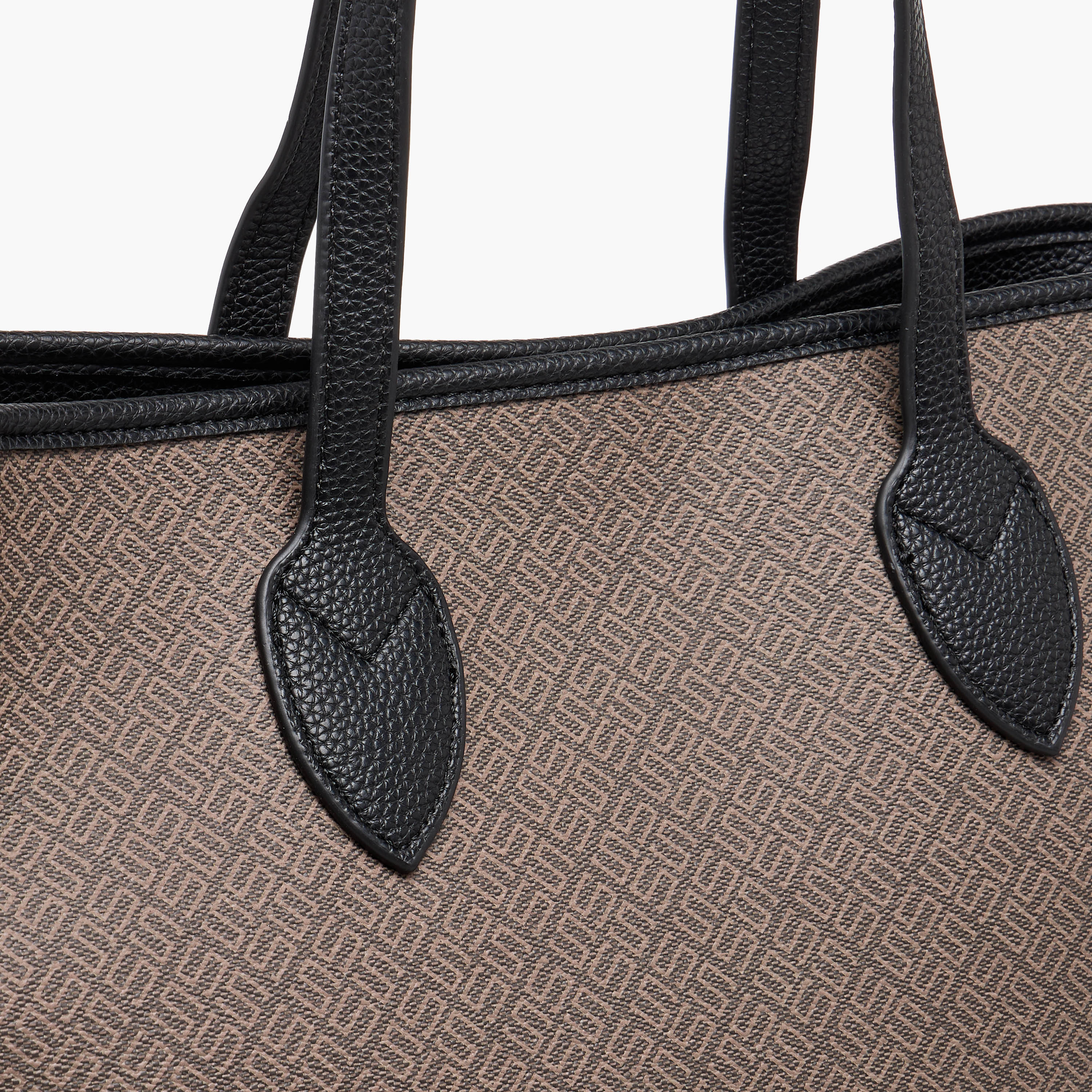 شنطة توتي بطبعات مونوجرام مع محفظة من ساشا-women-bagsandwallets-handbags-image-6