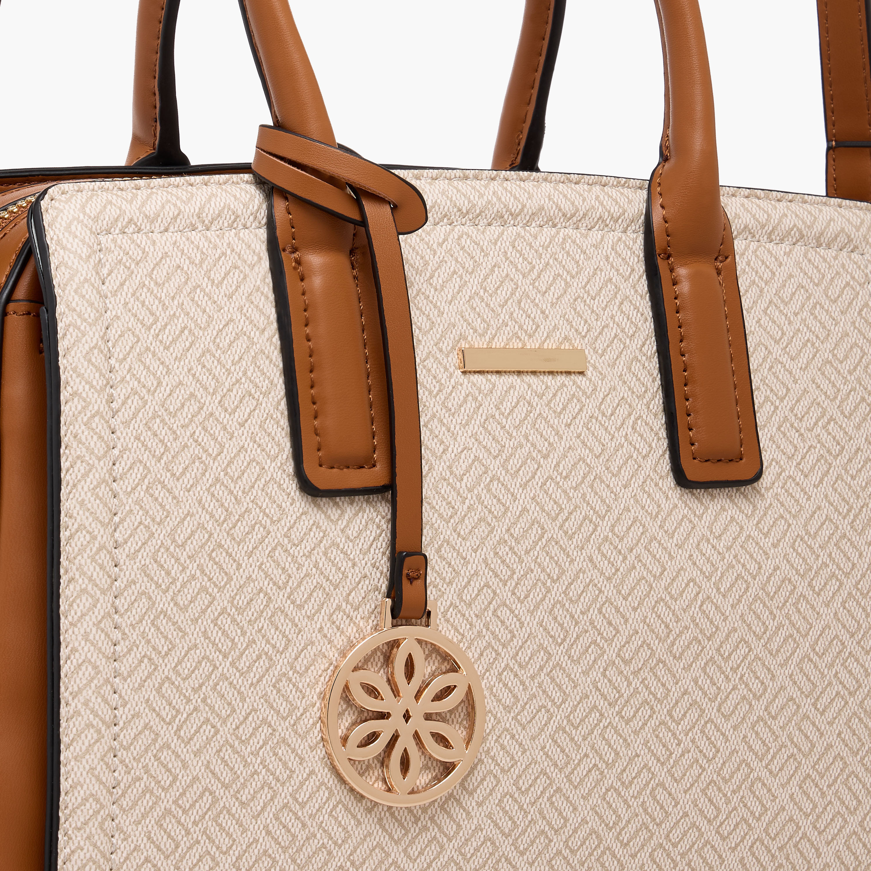 شنطة توت بحزام قابل للفصل وطبعات مونوجرام من ساشا-women-bagsandwallets-handbags-image-5