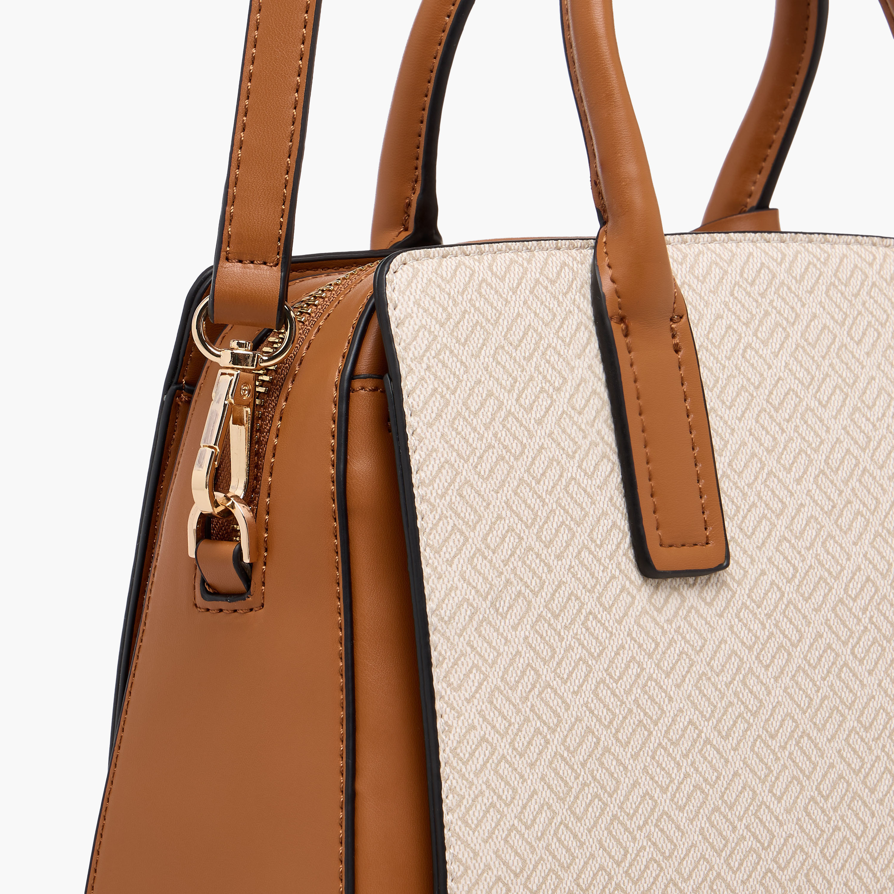 شنطة توت بحزام قابل للفصل وطبعات مونوجرام من ساشا-women-bagsandwallets-handbags-image-6
