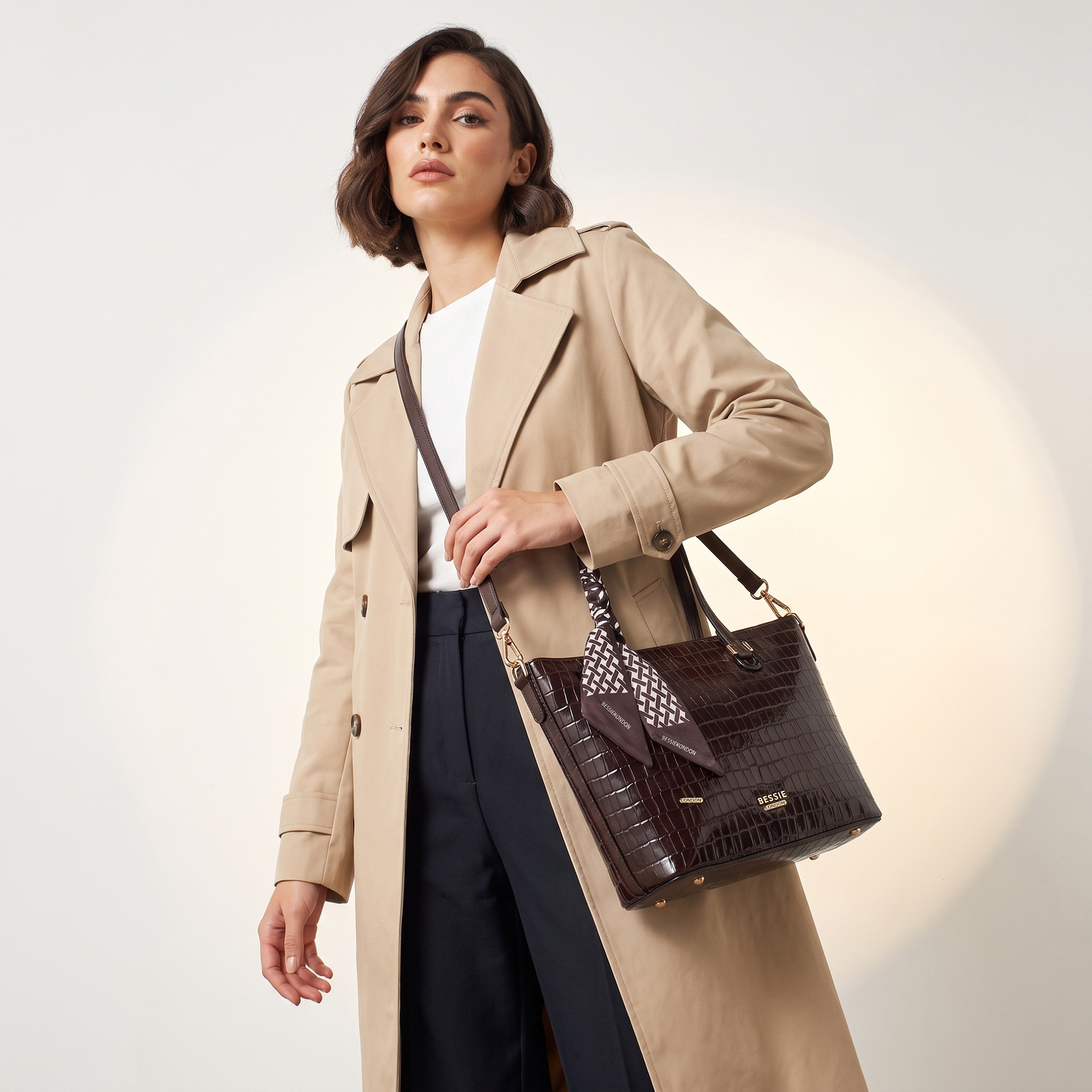 شنطة توتي بارزة الملمس بحزام قابل للفصل من بيسي لندن-women-bagsandwallets-handbags-image-2