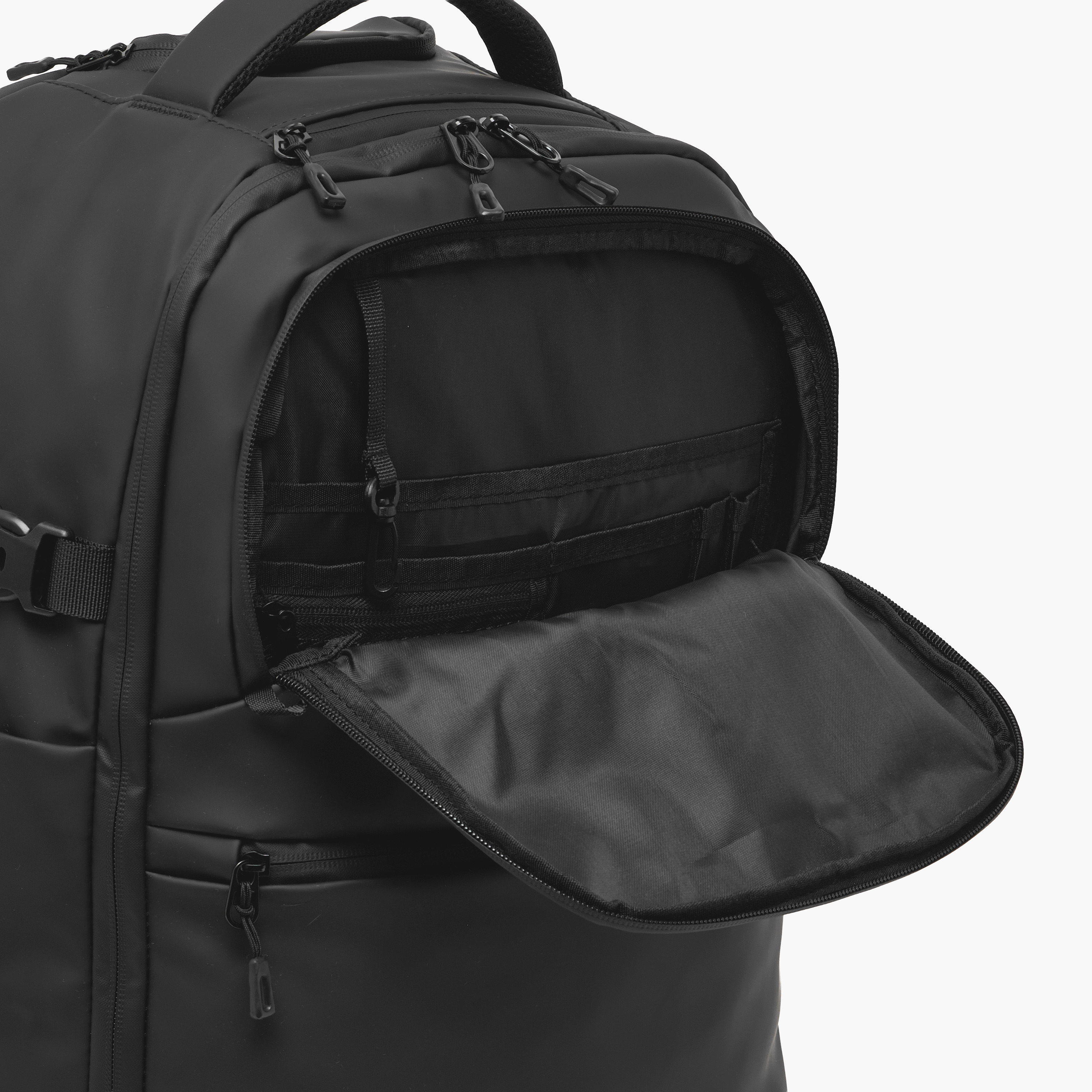 شنطة ظهر ترولي بولو كلوب بأحزمة قابلة للتعديل للرجال من دوتشيني-men-bags-image-10