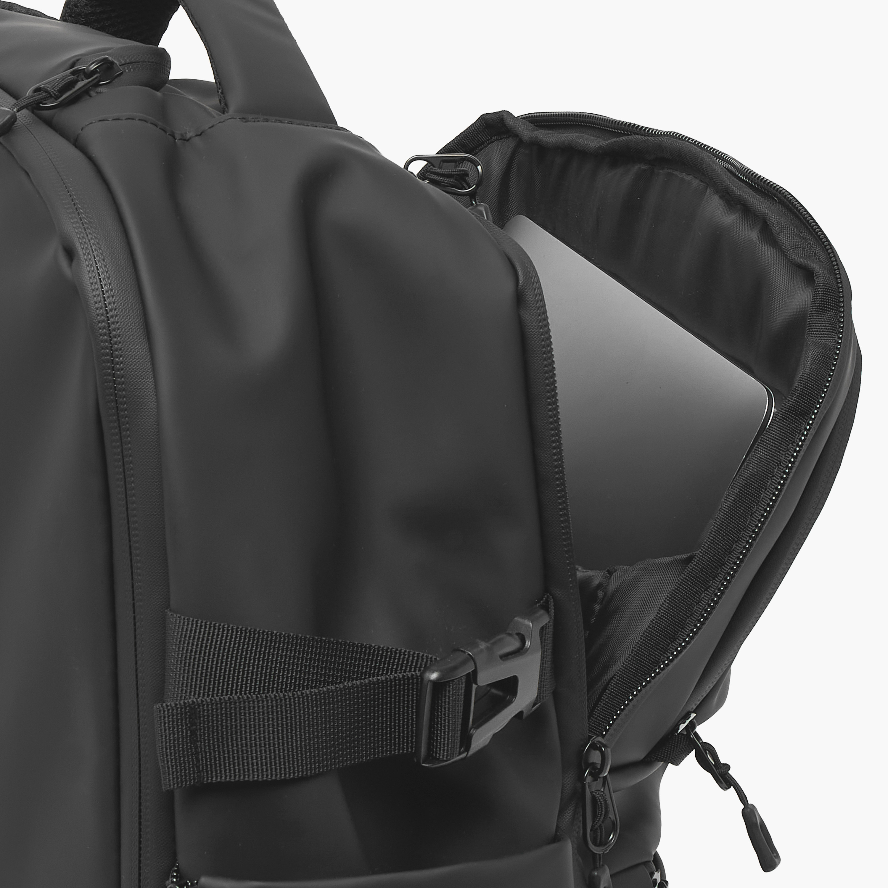 شنطة ظهر ترولي بولو كلوب بأحزمة قابلة للتعديل للرجال من دوتشيني-men-bags-image-14